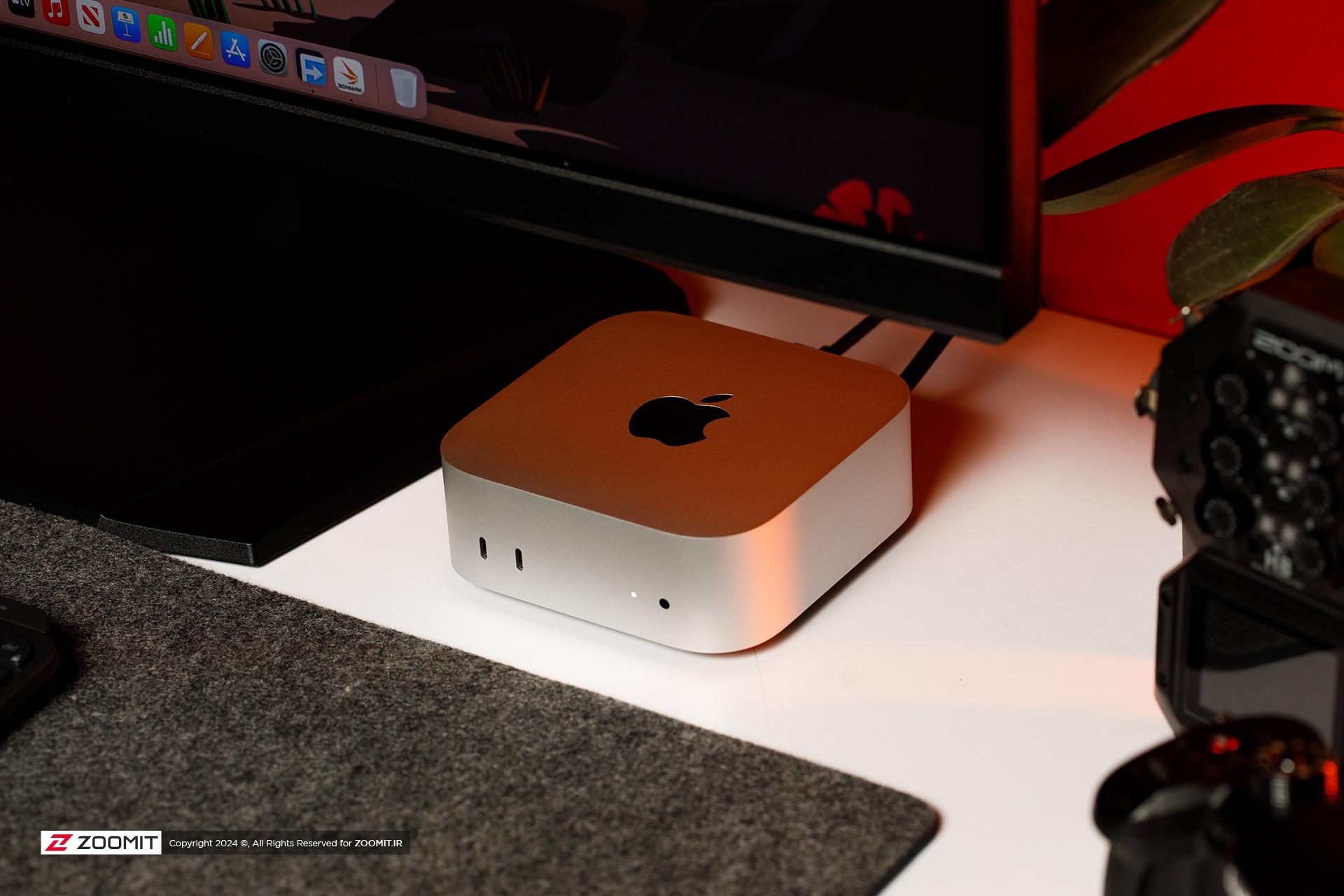 کامپیوتر کوچک متصل به مانیتور