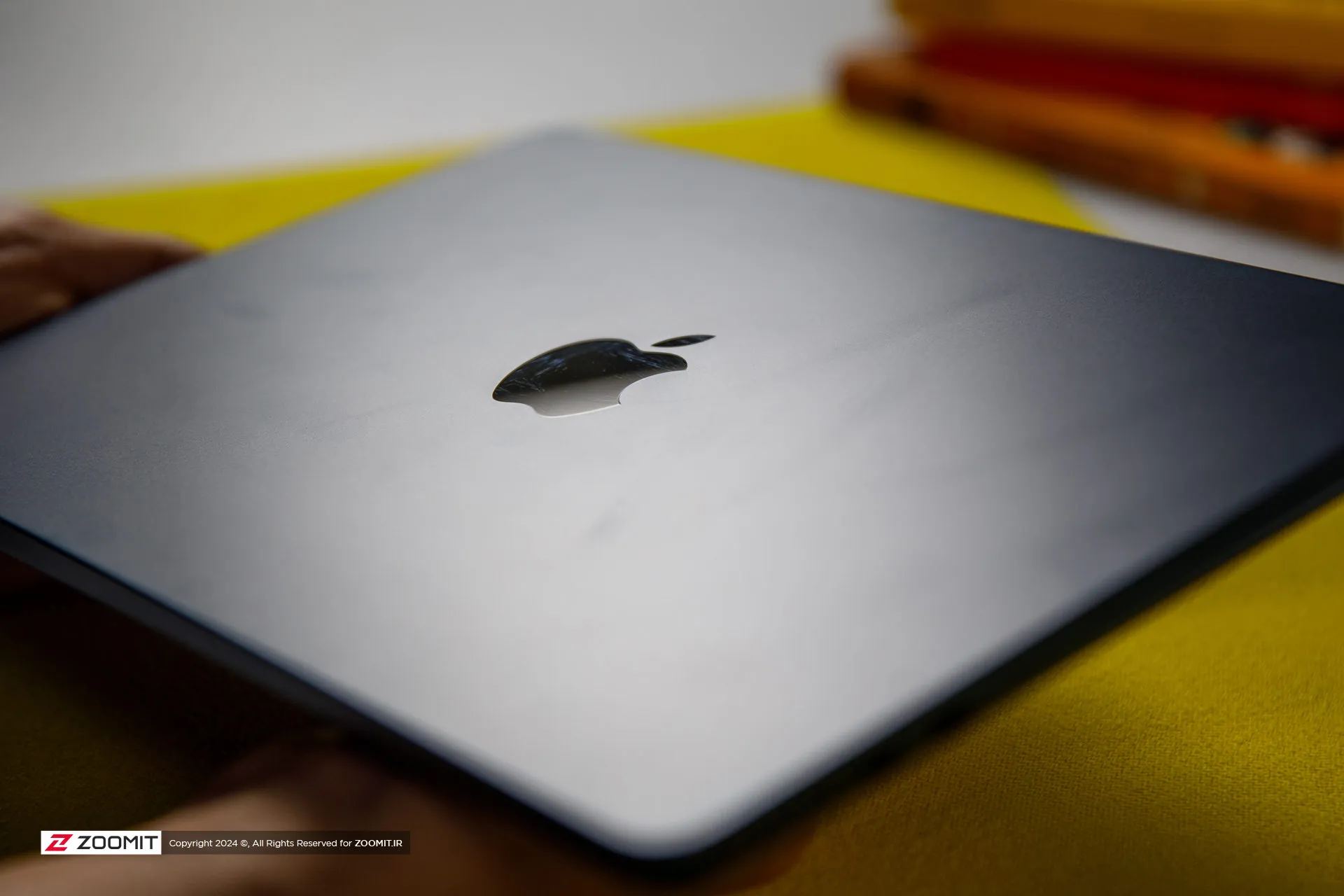 Leaving fingerprints on the body of the MacBook Air
