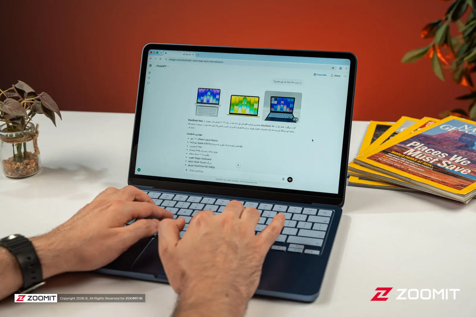 لپ‌تاپ مک‌بوک نئو (MacBook Neo) در حال استفاده توسط کاربر