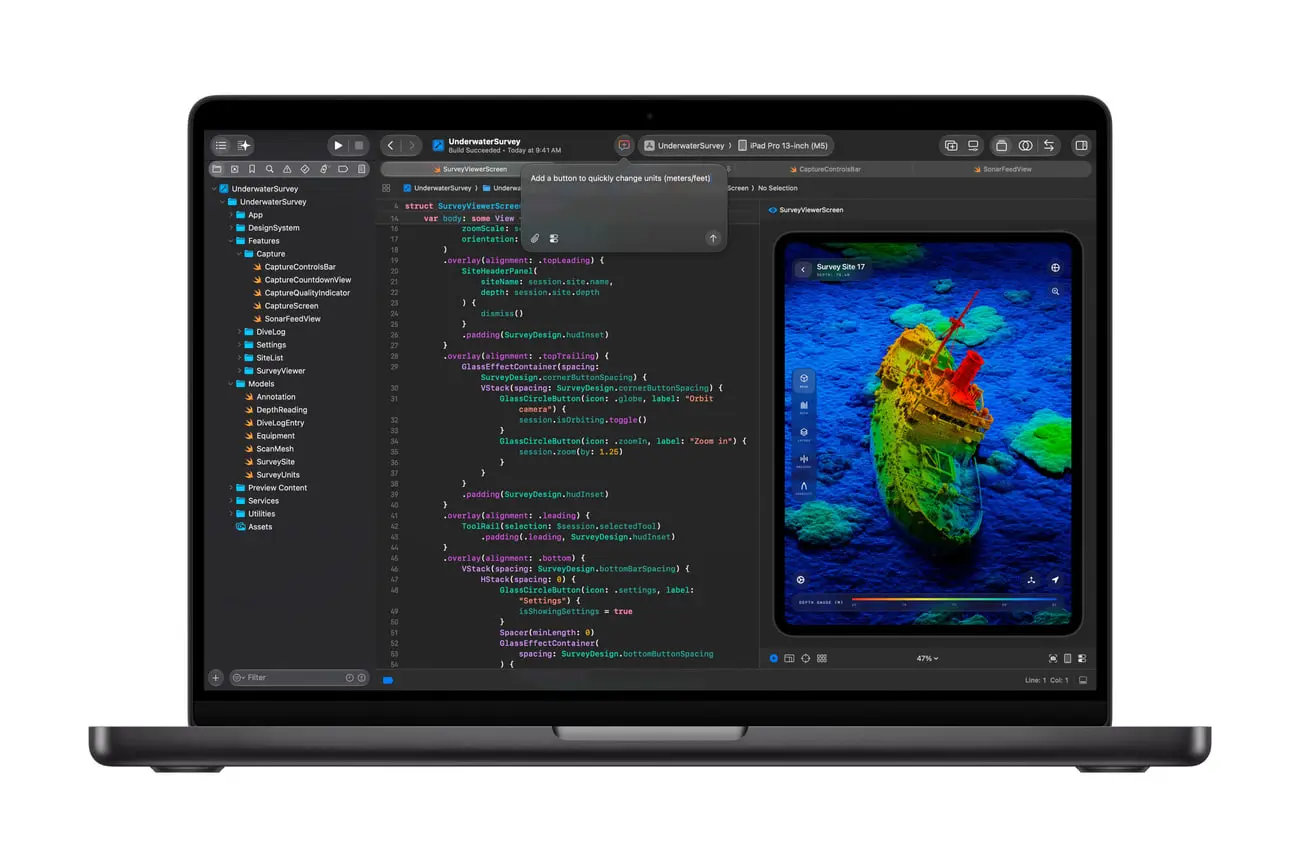 لپ‌تاپ مک بوک پرو (MacBook Pro) M6 با نمایش کدنویسی و تصویر زیر آب