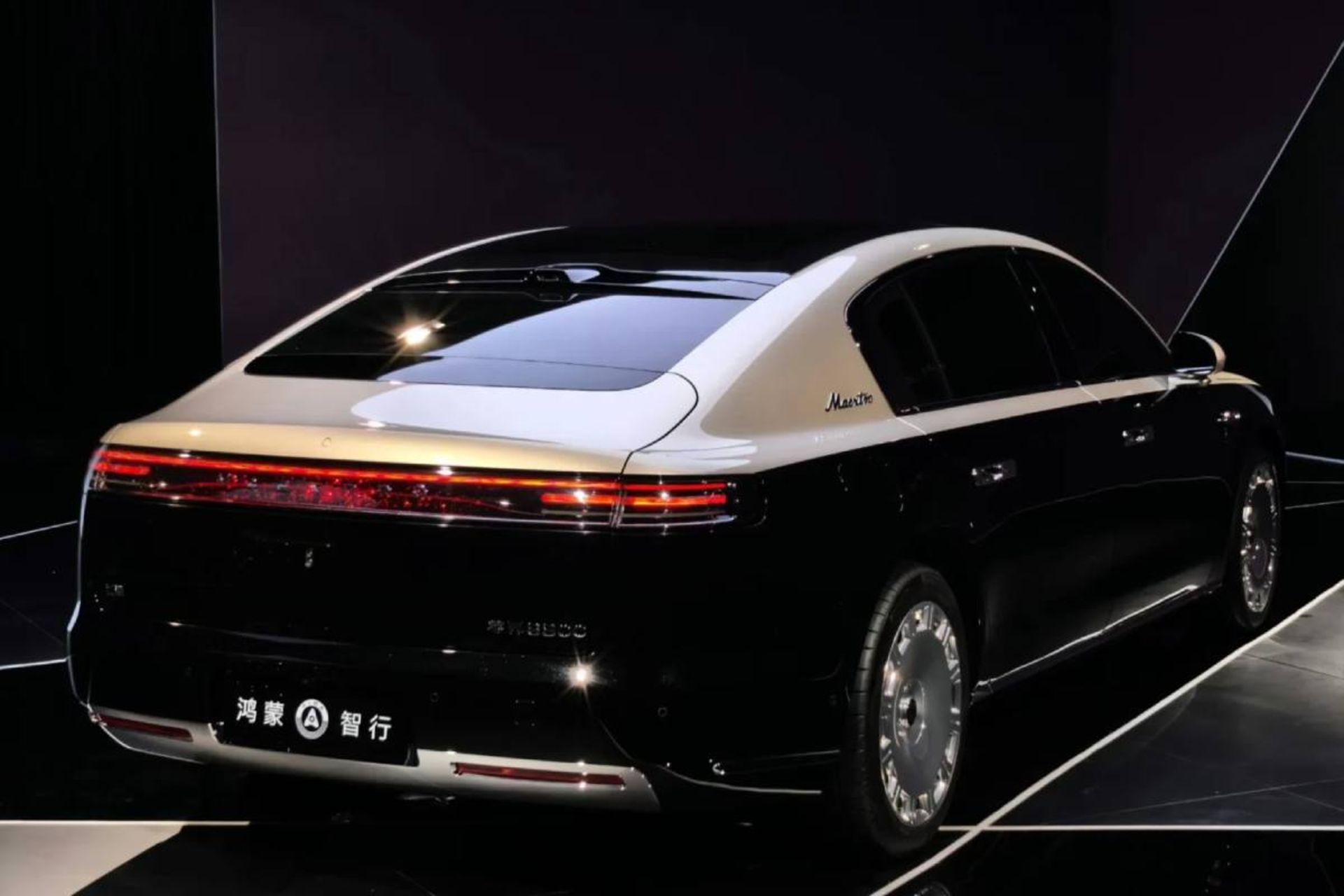 سدان هواوی Maextro S800