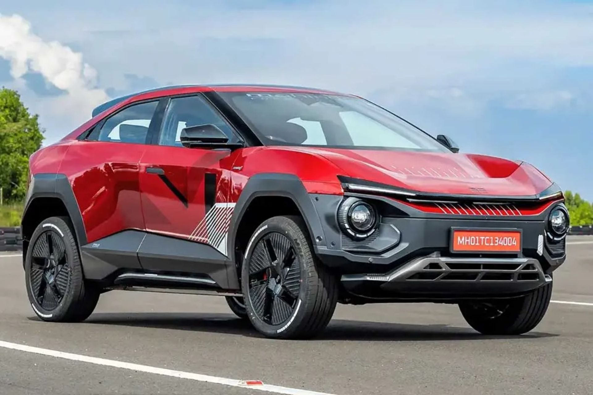 خودرو ماهیندرا BE 6 Formula E Edition در رنگ قرمز