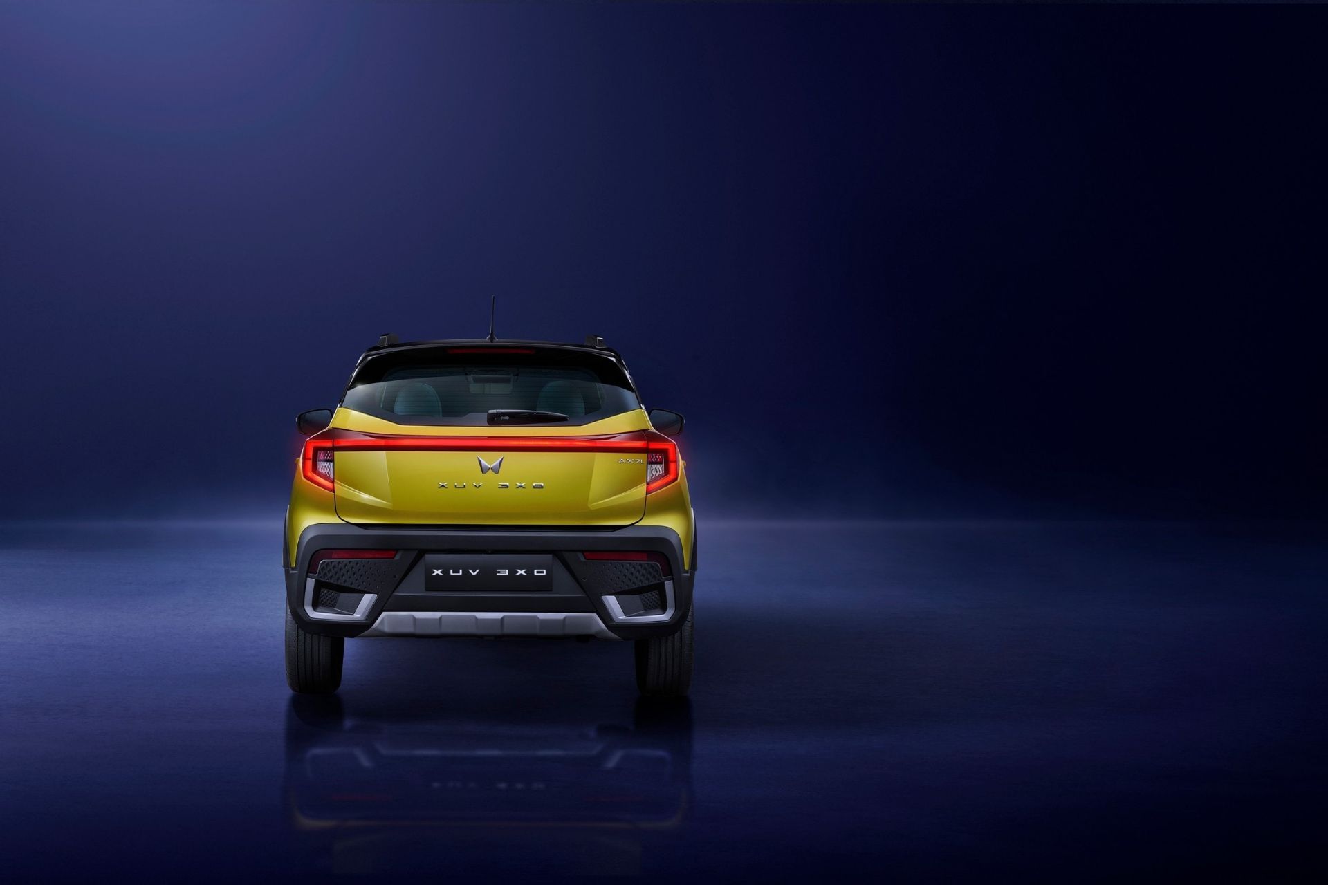 نمای عقب خودرو ماهیندرا XUV 3XO