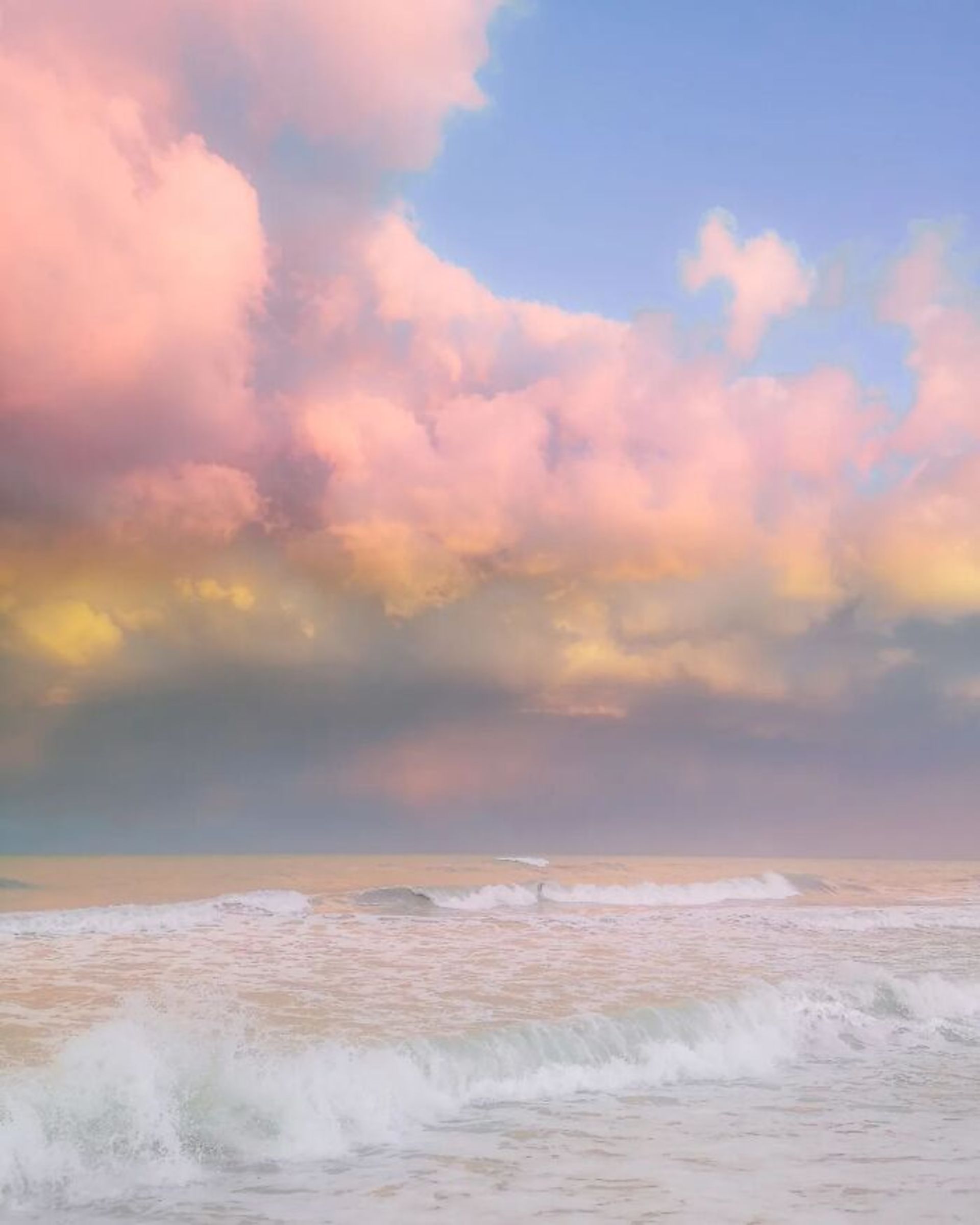 دریا و آسمان رنگ های پاستلی