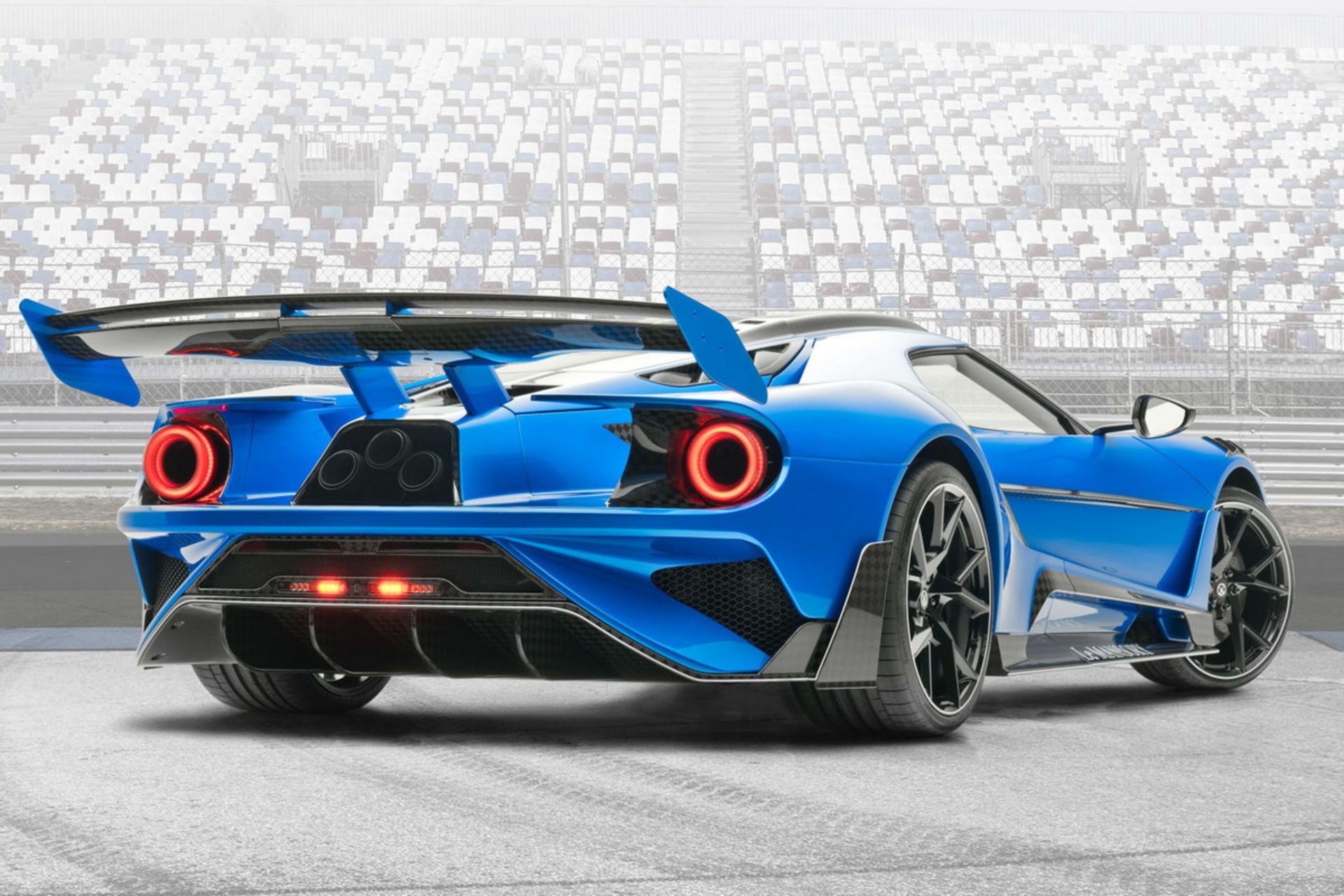 نمای سه رخ پشت Le Mansory Ford GT