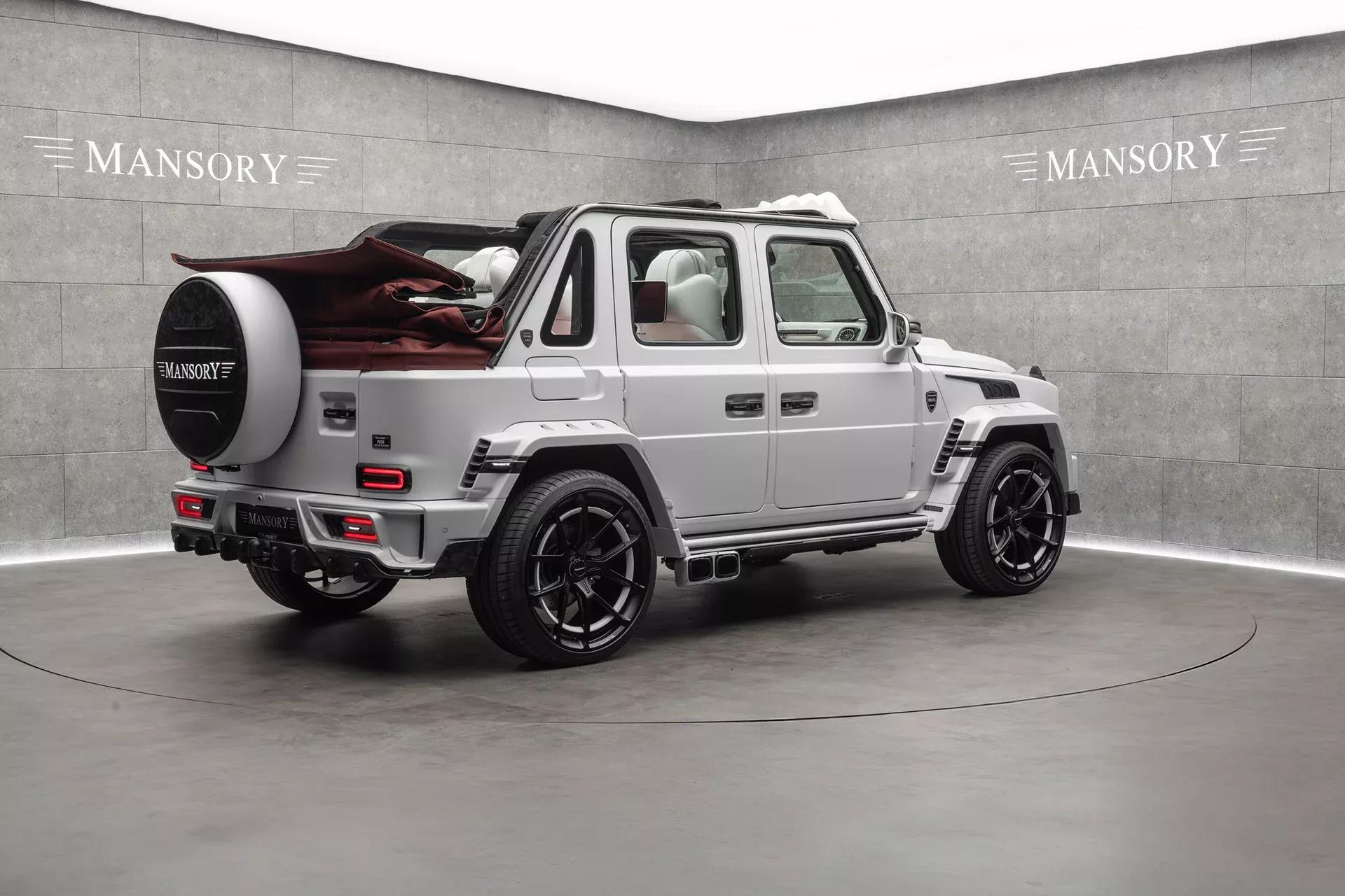 نمای سه‌چهارم عقب خودرو مرسدس جی‌کلاس منصوری