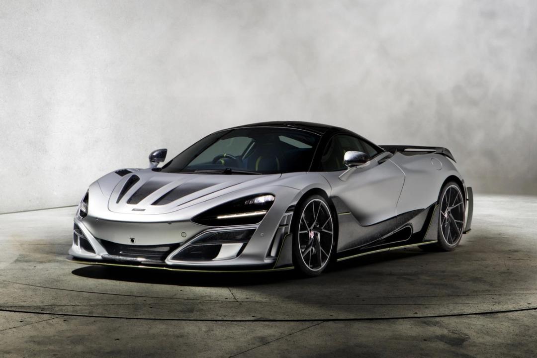 نمای سه رخ جلوی خودروی مک لارن McLaren 720S منصوری