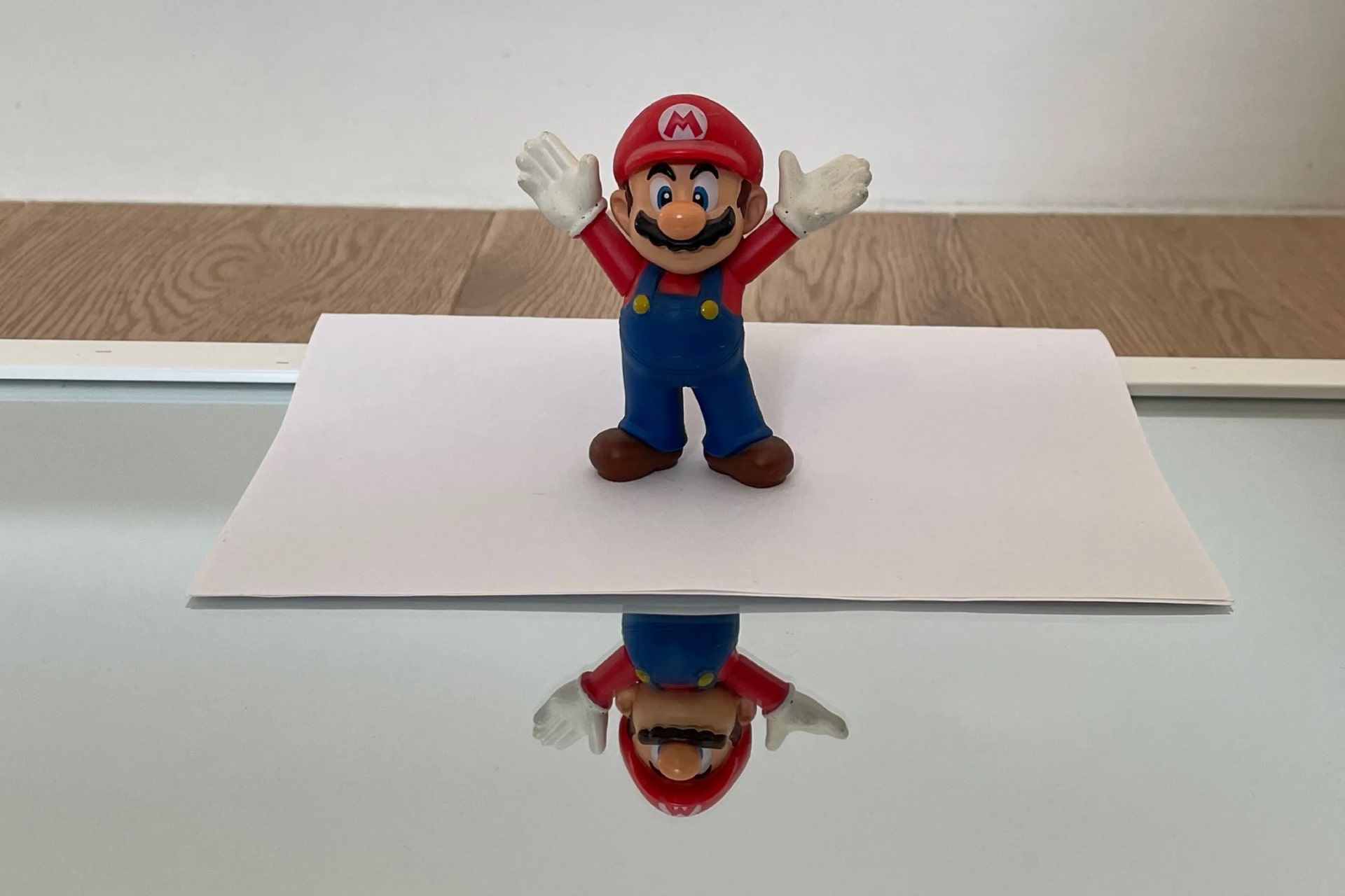 ماریو در آینه