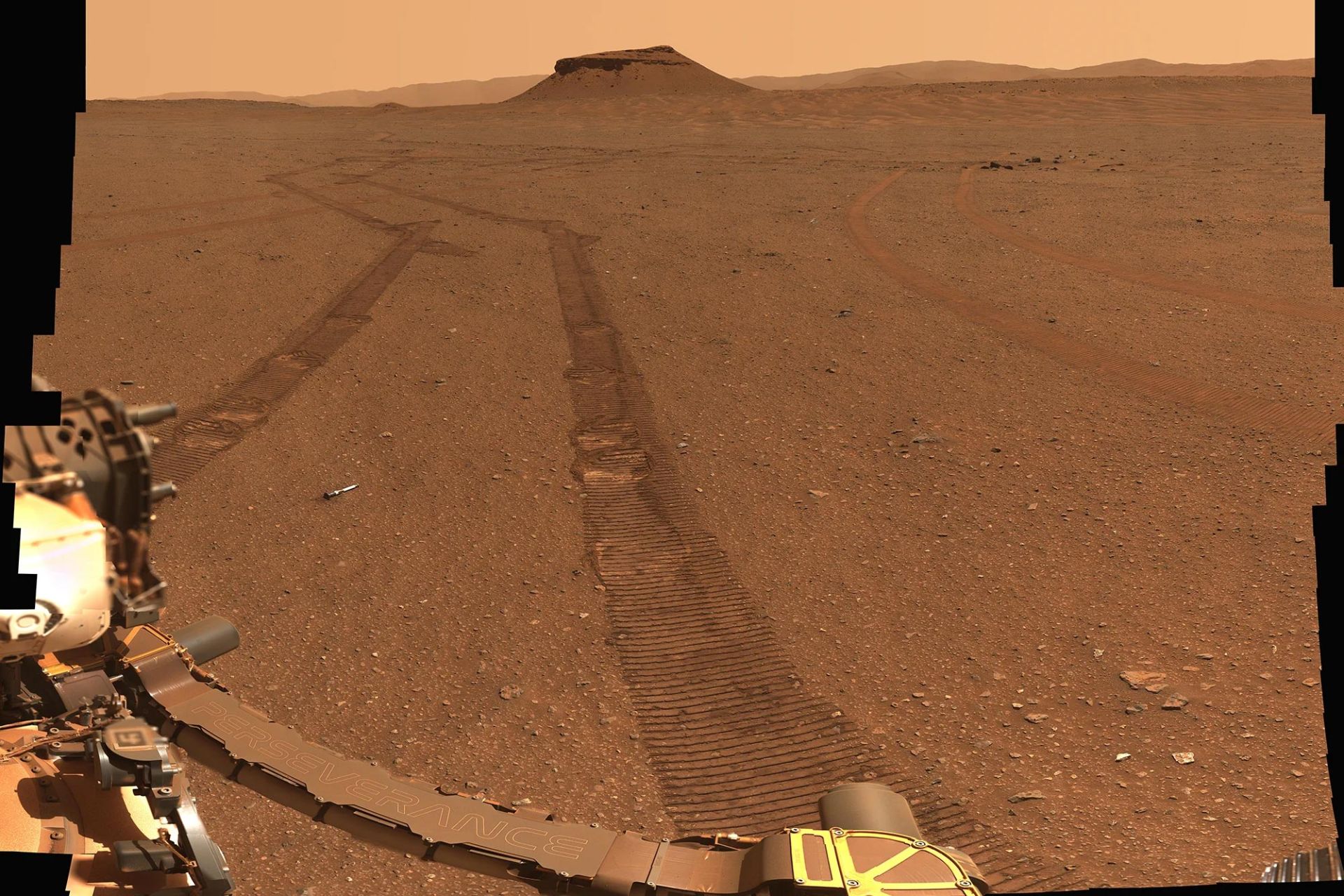 لوله حاوی نمونه‌های مریخ روی سطح سیاره رها شده است
