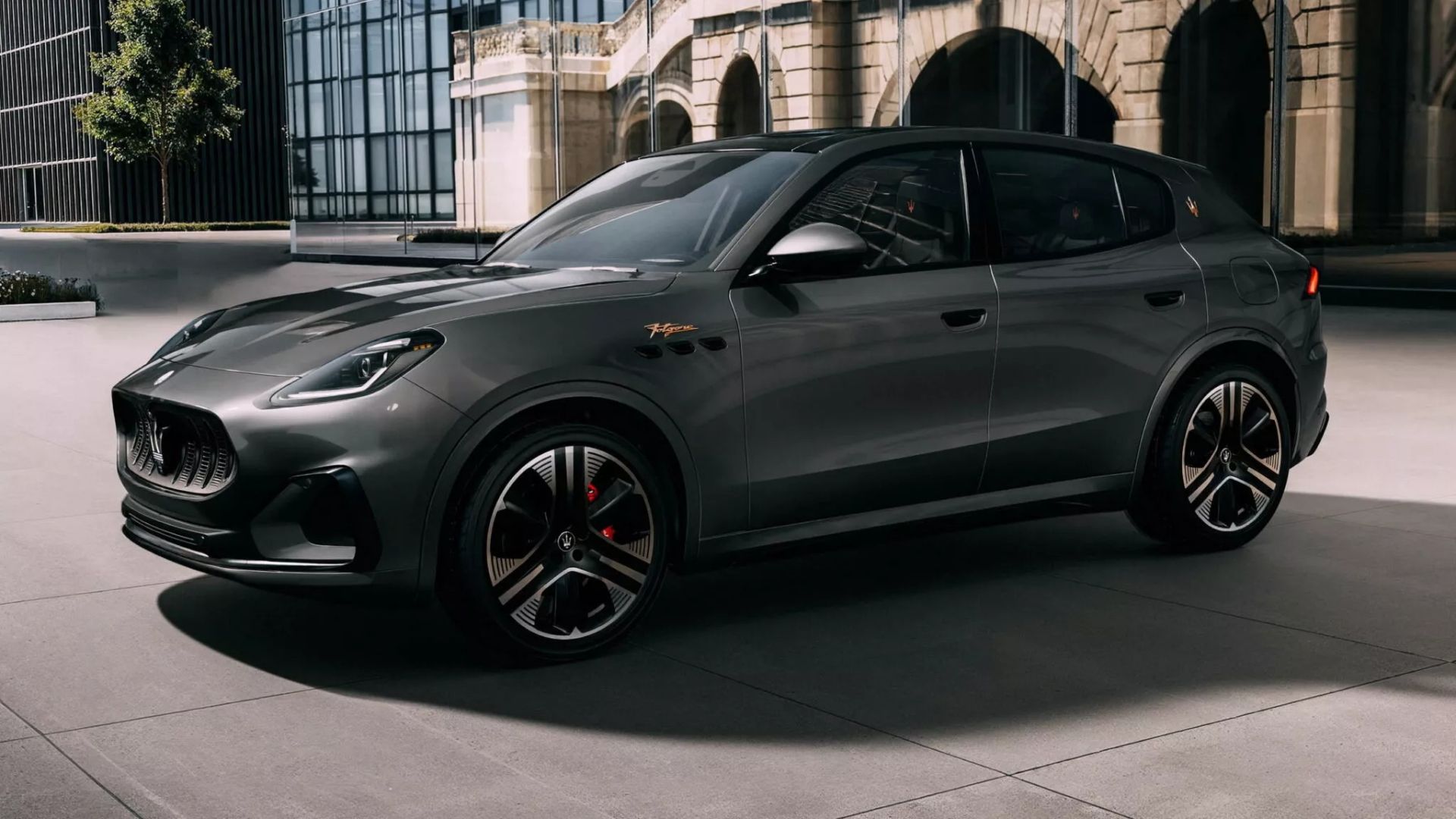 مدل ۲۰۲۶ مازراتی خودرو گریکاله فولگوره در رنگ مشکی