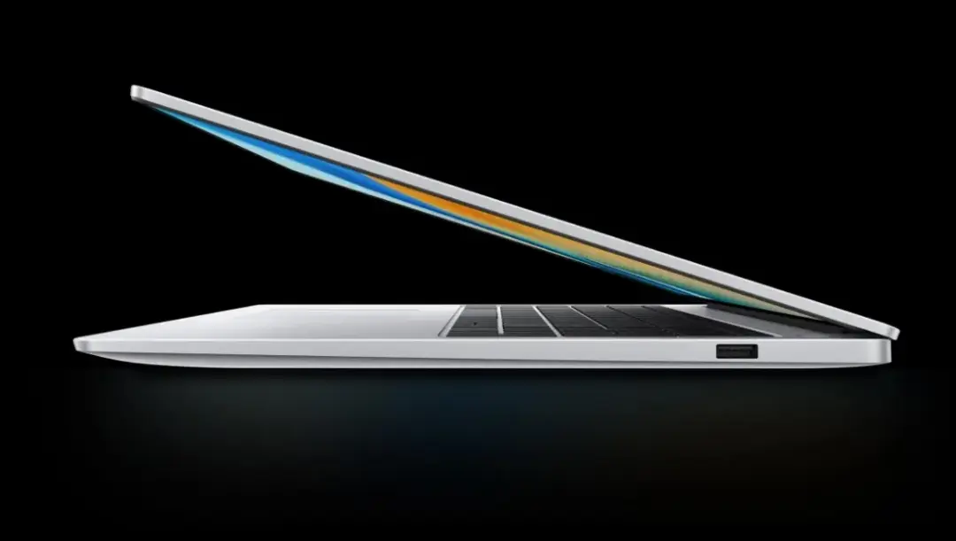 نمای کنار از لپ تاپ هواوی matebook d 16 2024 رنگ سفید 