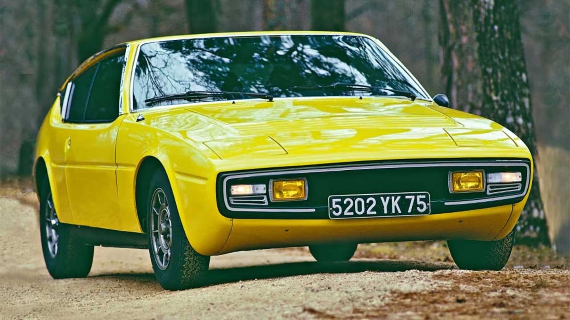 نمای سه‌چهارم جلو خودرو ماترا سیمکا