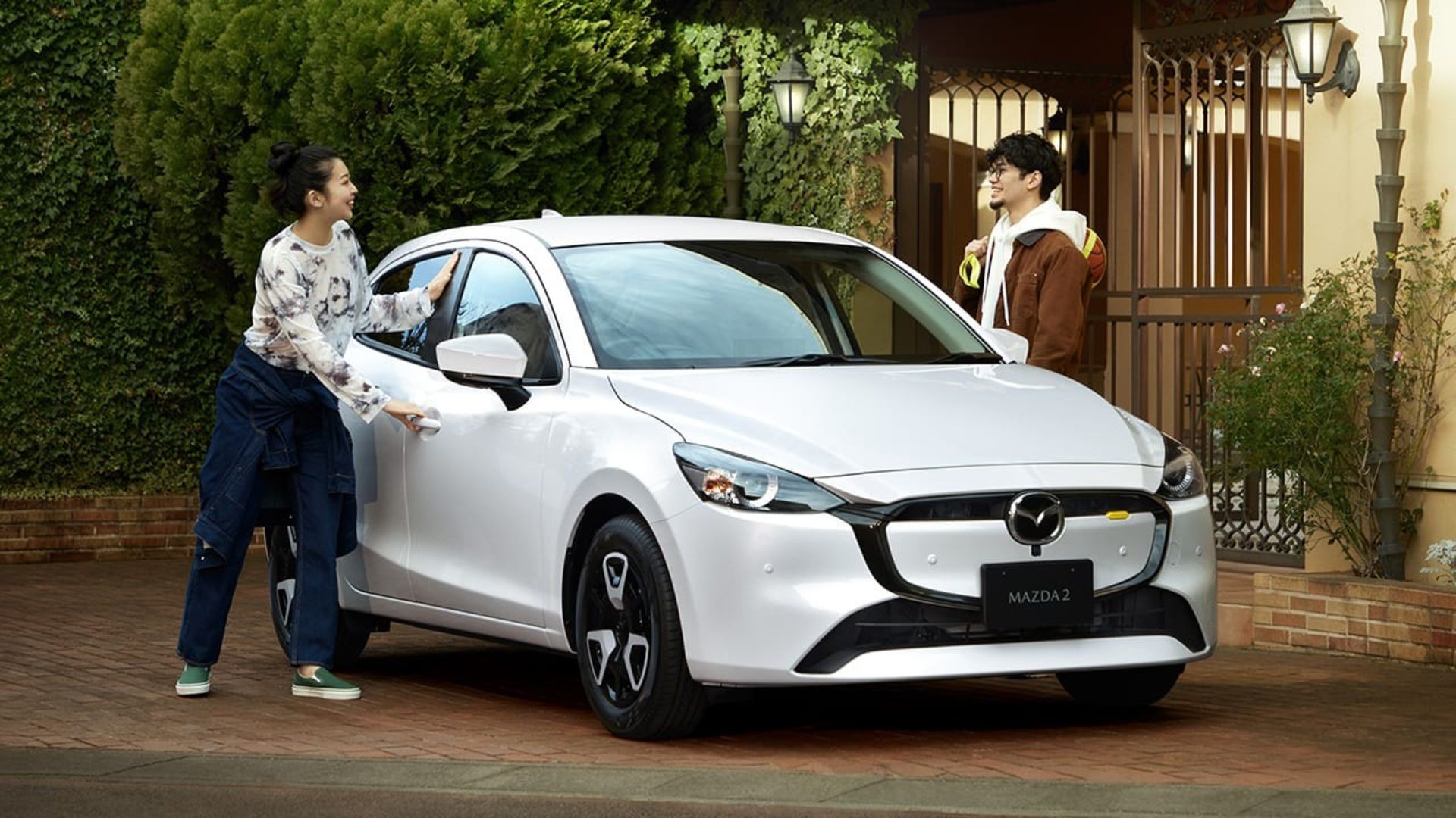 مدل ۲۰۲۶ مزدا ۲ در رنگ سفید