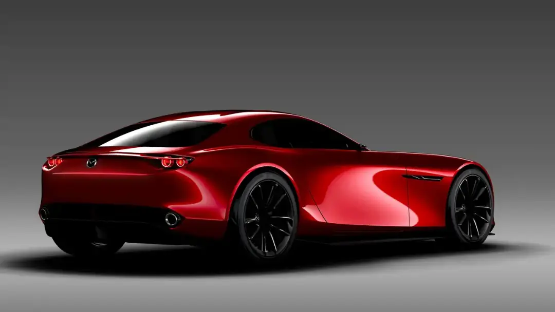 خودروی مفهومی مازدا (Mazda) با رنگ قرمز یاقوتی در استودیو