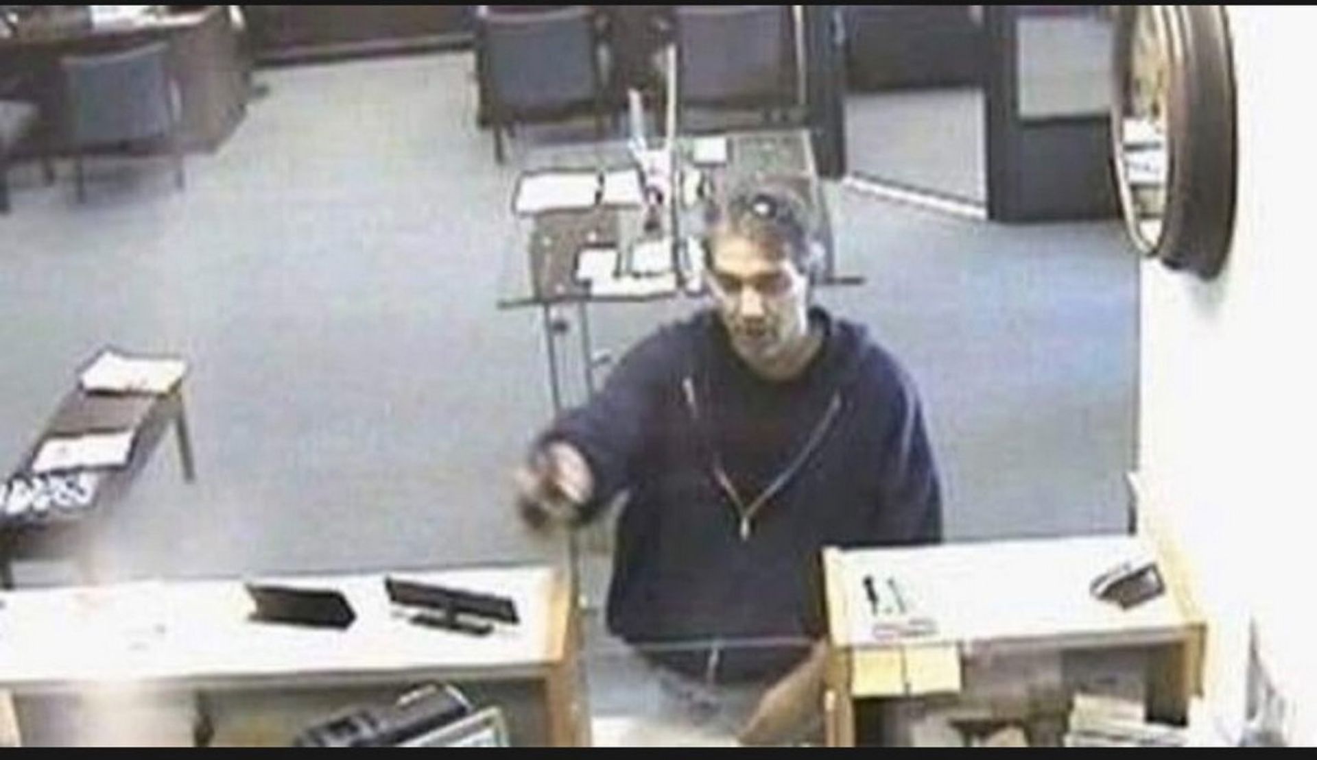 مک‌آرتور ویلر هنگام دزدی از بانک