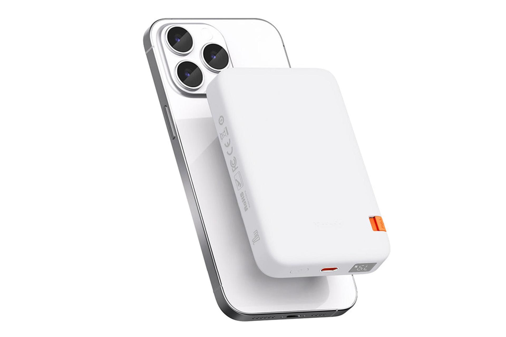 ابعاد پاور بانک مک دودو Mcdodo MC-510 10000mAh در کنار موبایل