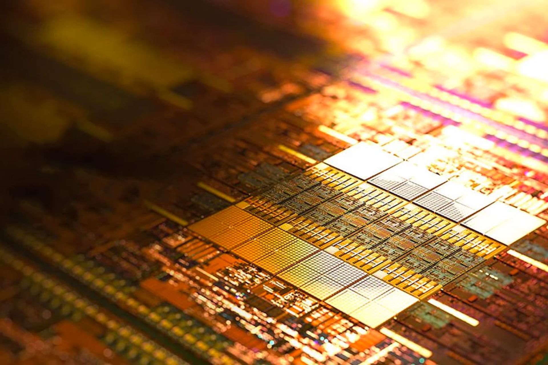 پردازنده مدیاتک / MediaTek به رنگ طلایی