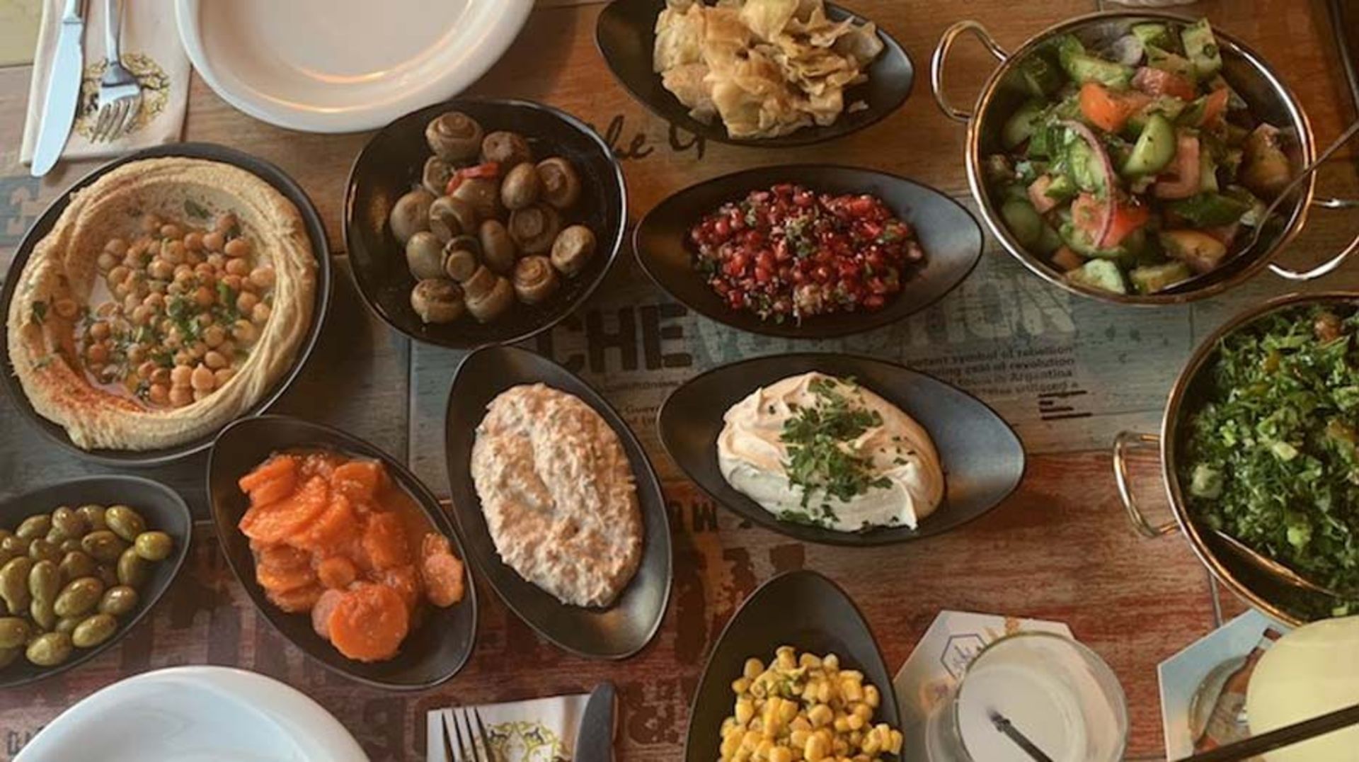 غذای مدیترانه‌ای در رستوران