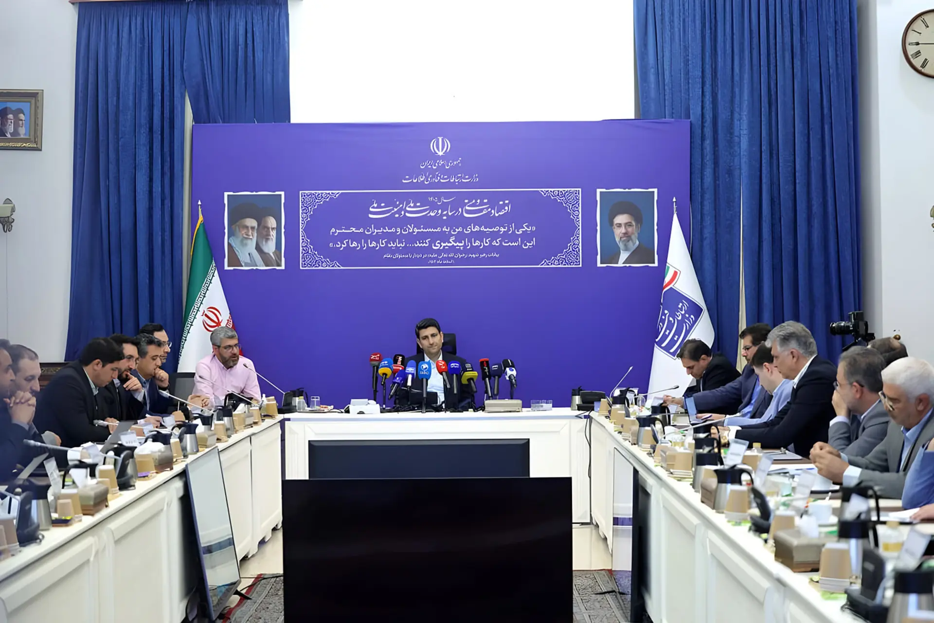 حضور مدیران و مسئولان در نشست بررسی وضعیت فیبر نوری