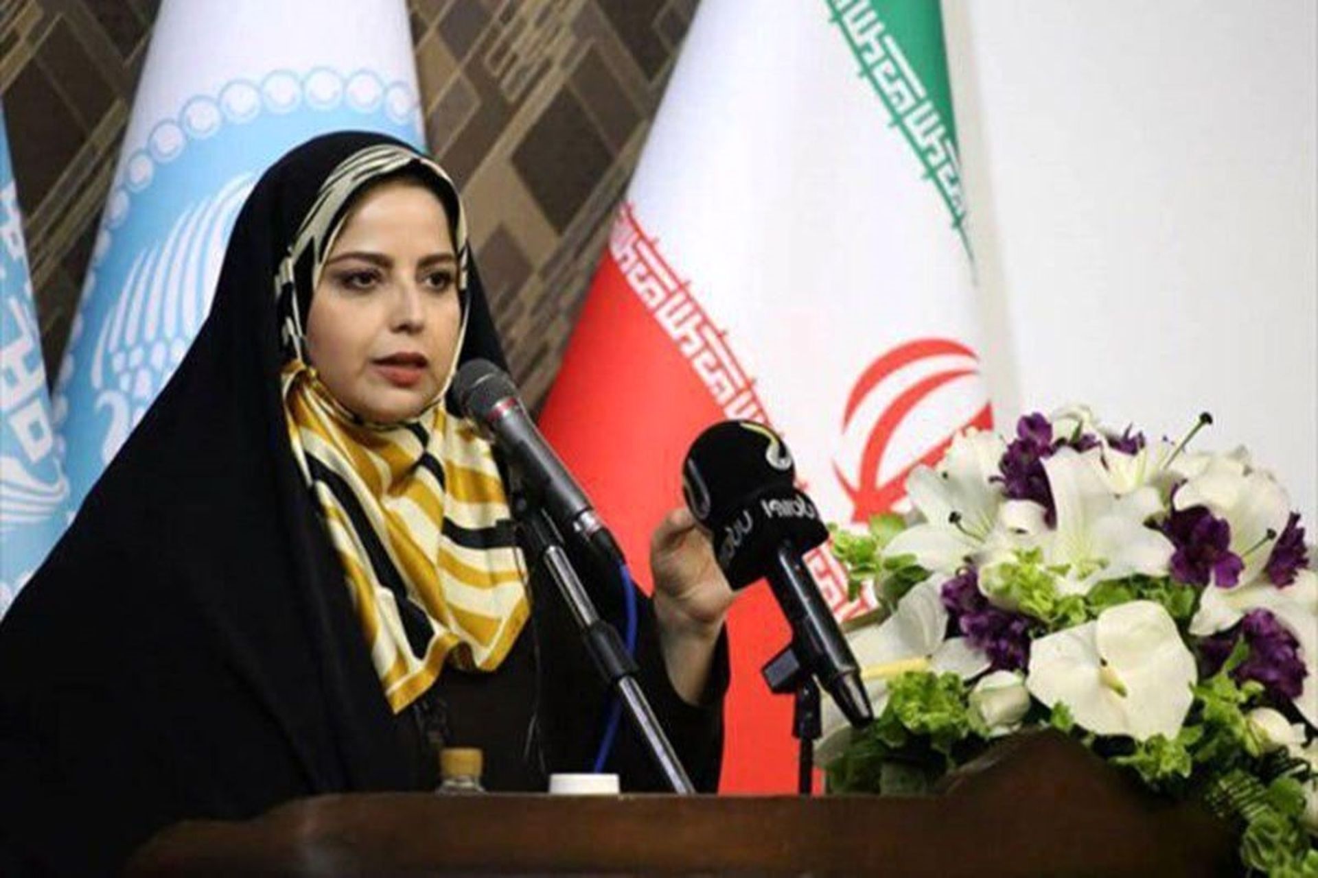 مینا مهرنوش