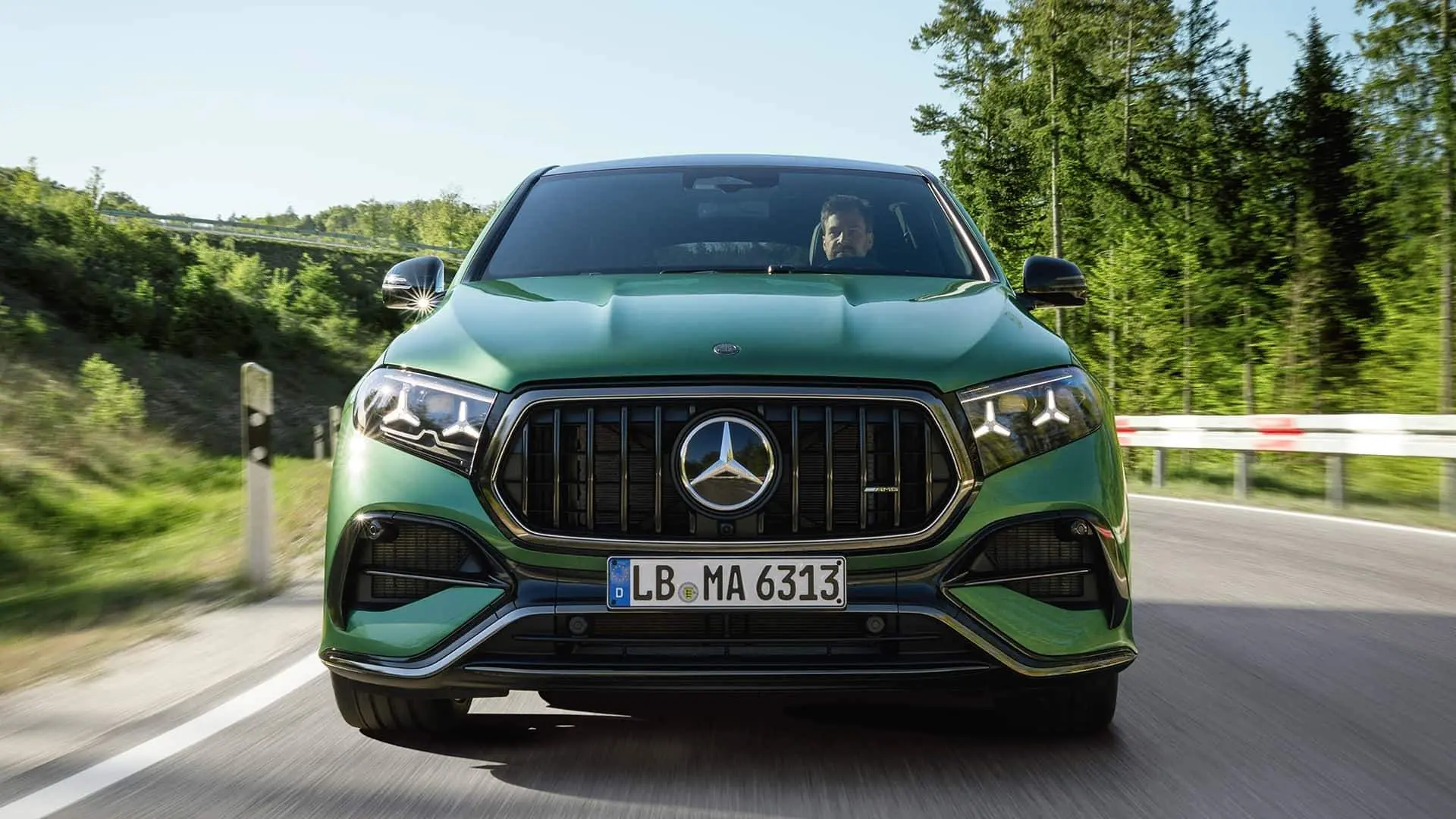 نمای جلو خودرو مرسدس GLE 63S 2027