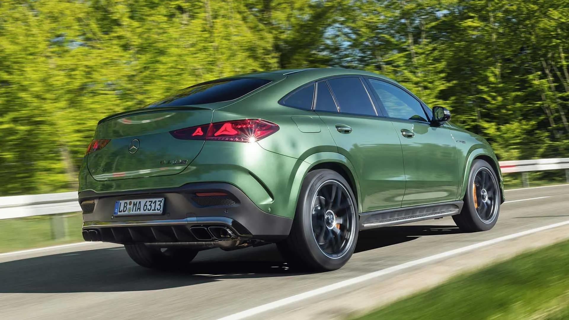 نمای سه‌چهارم عقب خودرو مرسدس GLE 63S 2027