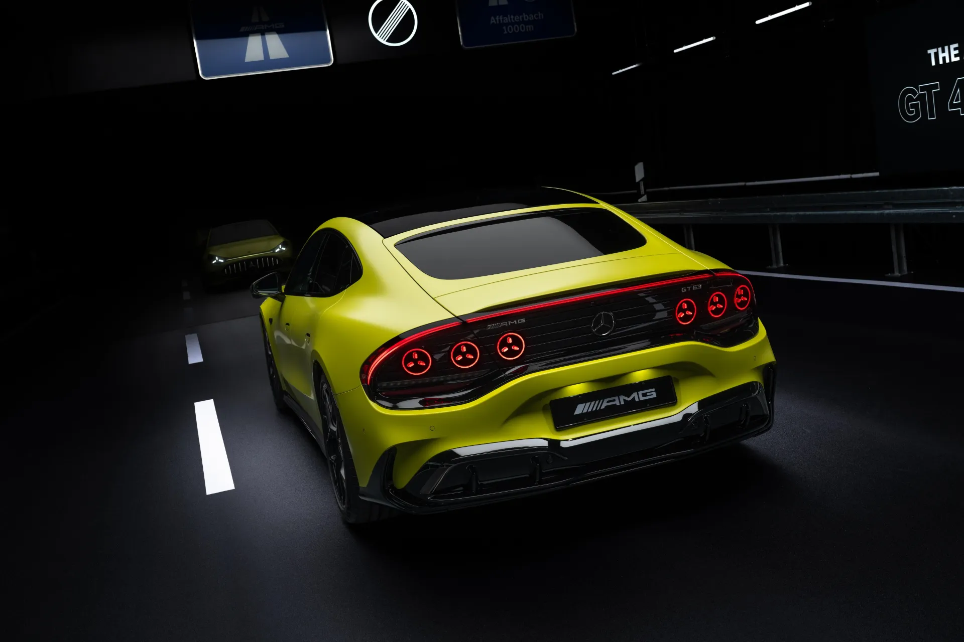 نمای عقب خودرو مرسدس AMG GT چهاردر کوپه