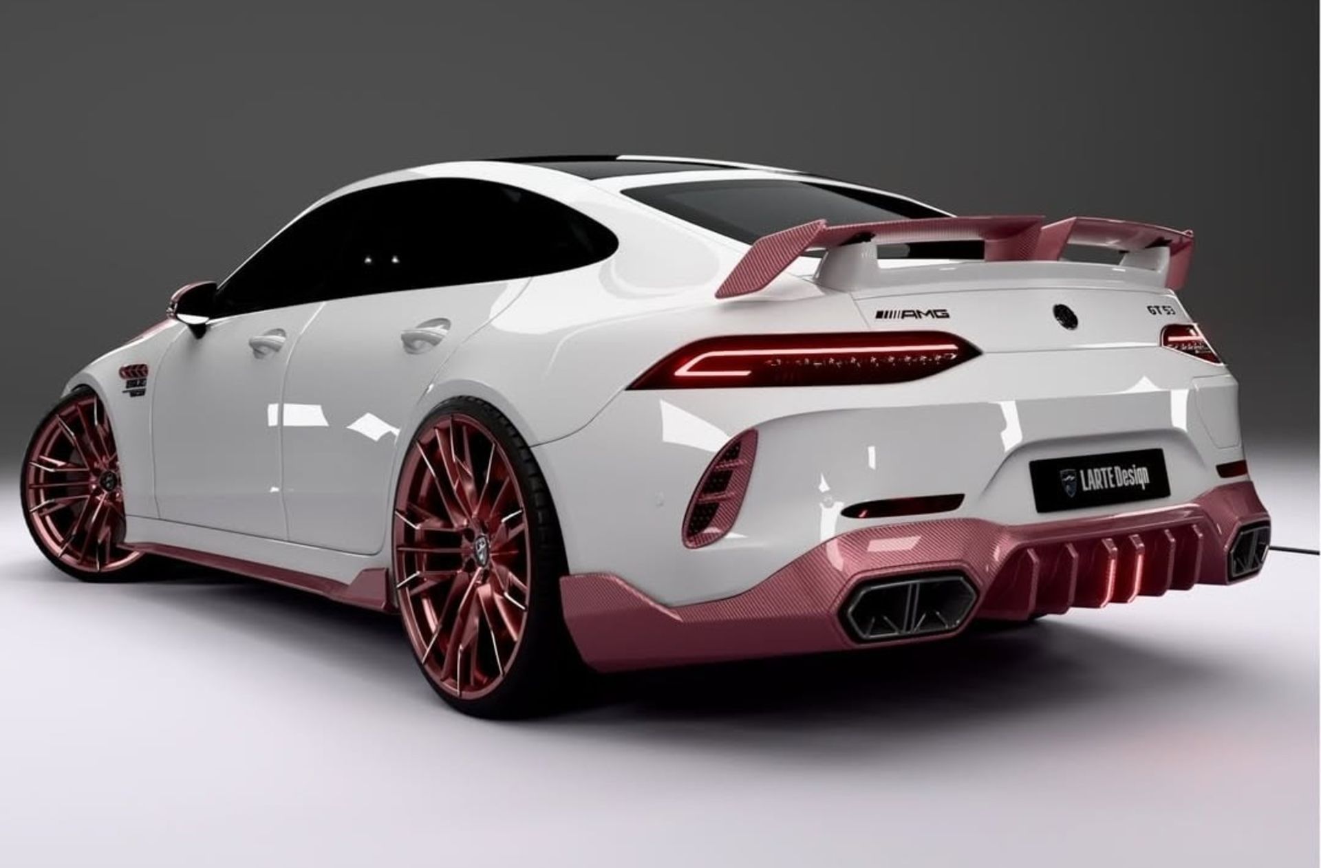 سه‌چهارم عقبی مدل سفارشی مرسدس AMG GT53