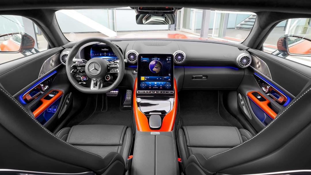 نمای پانوراما از فضای داخلی GT 63 S E Performance شامل داشبورد فرمان صندلی‌ها 