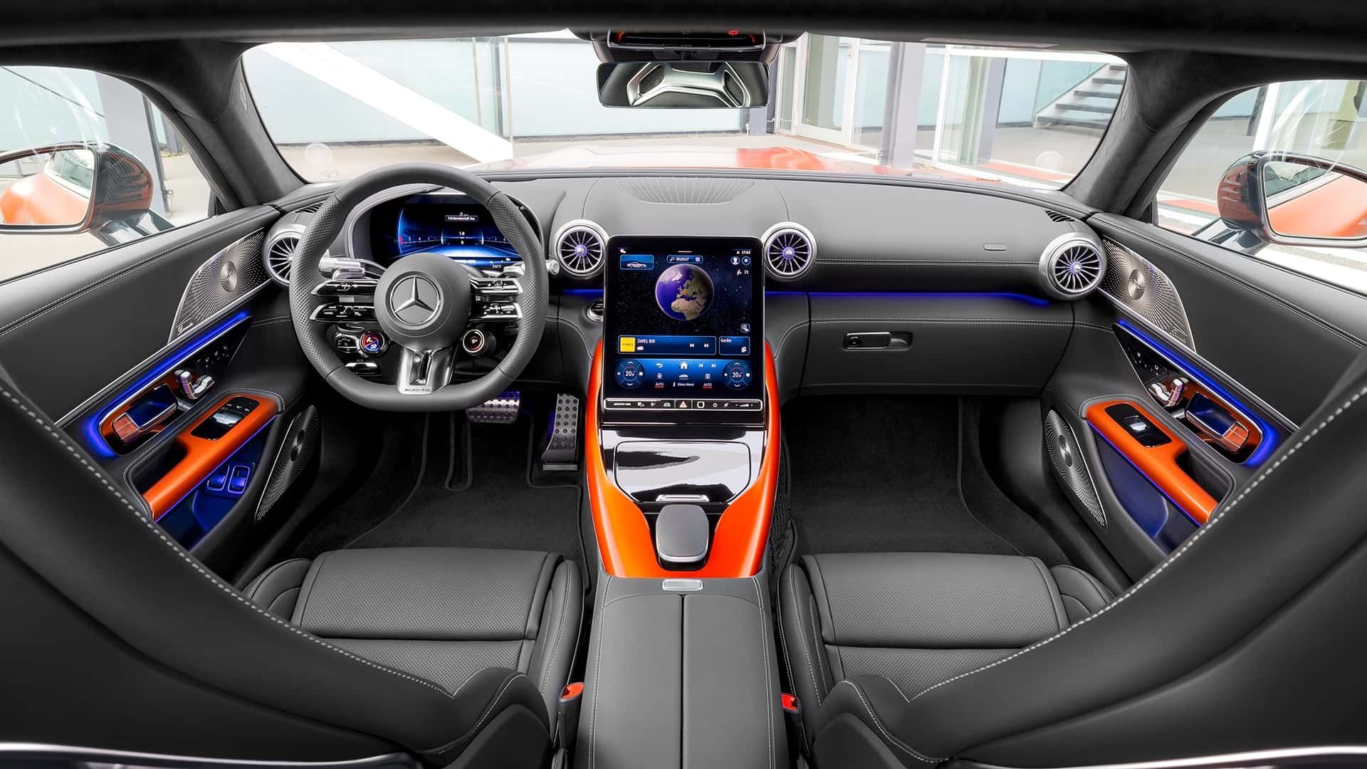 نمای پانوراما از فضای داخلی GT 63 S E Performance شامل داشبورد فرمان صندلی‌ها 