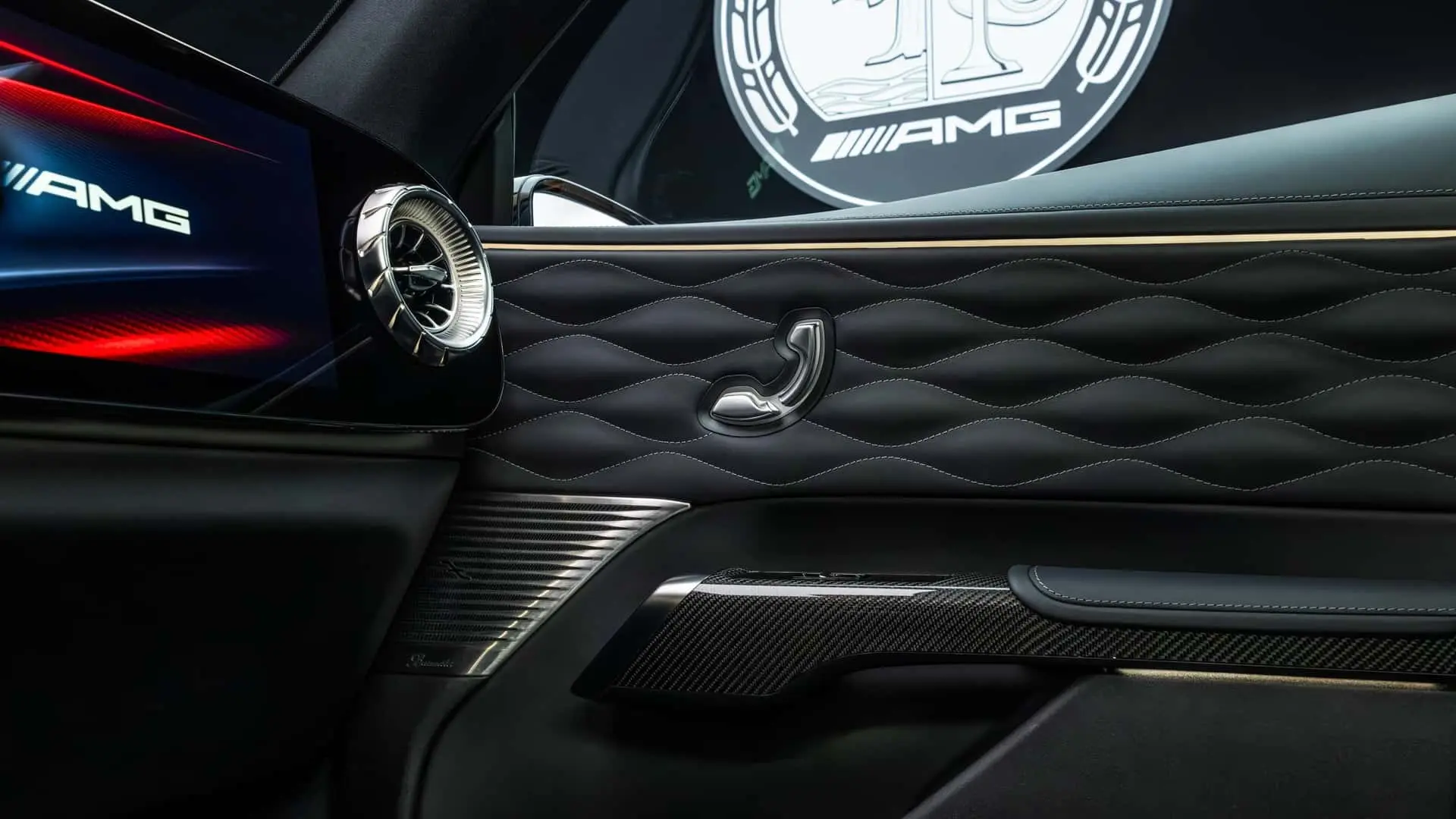 پنل در و طراحی داخلی خودروی لوکس مرسدس AMG (Mercedes-AMG)