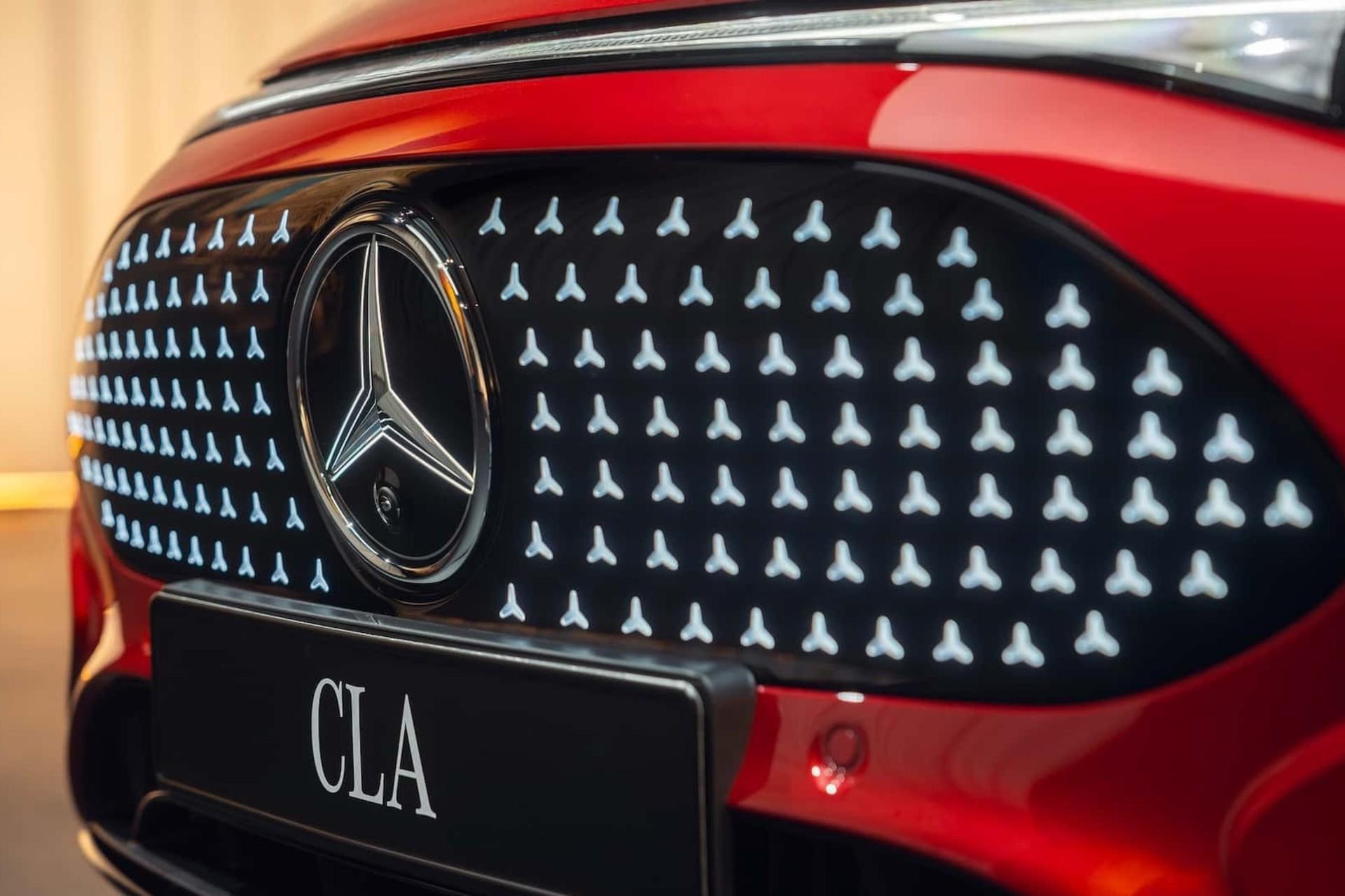 جلوپنجره خودرو مرسدس بنز CLA 2025 از نمای نزدیک