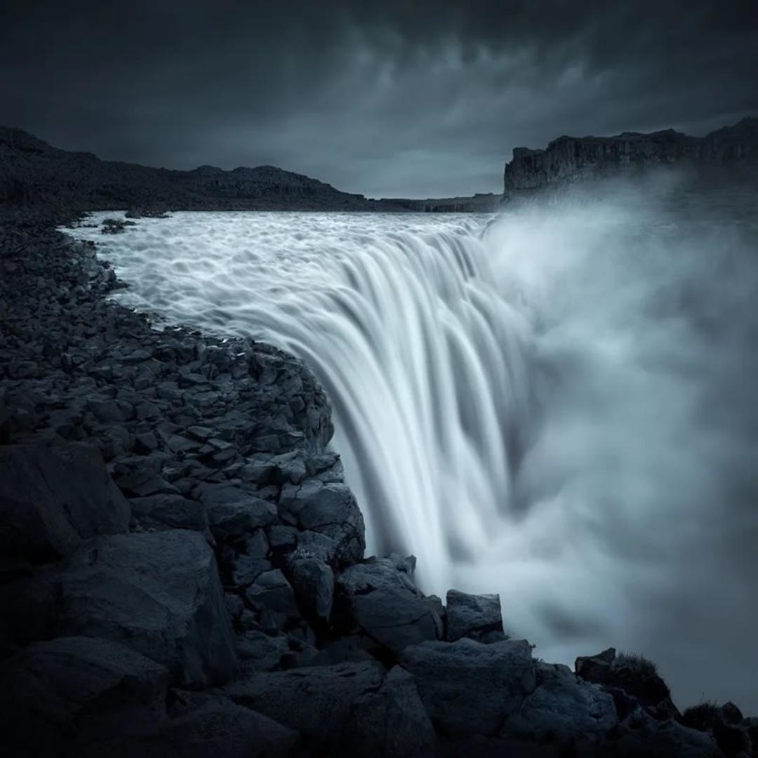 دریای خروشان با تکنیک نوردهی طولانی (Long-Exposure)