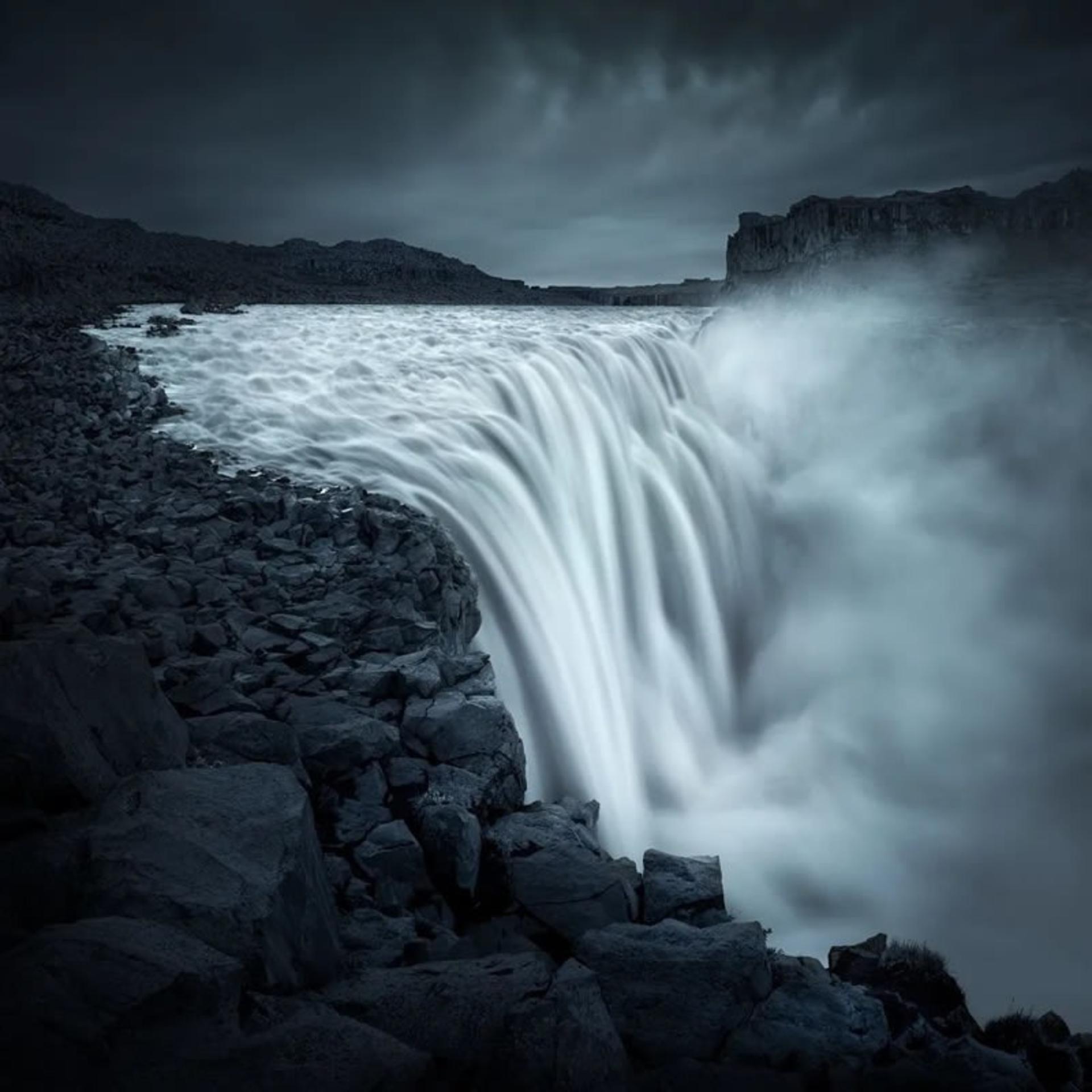دریای خروشان با تکنیک نوردهی طولانی (Long-Exposure)
