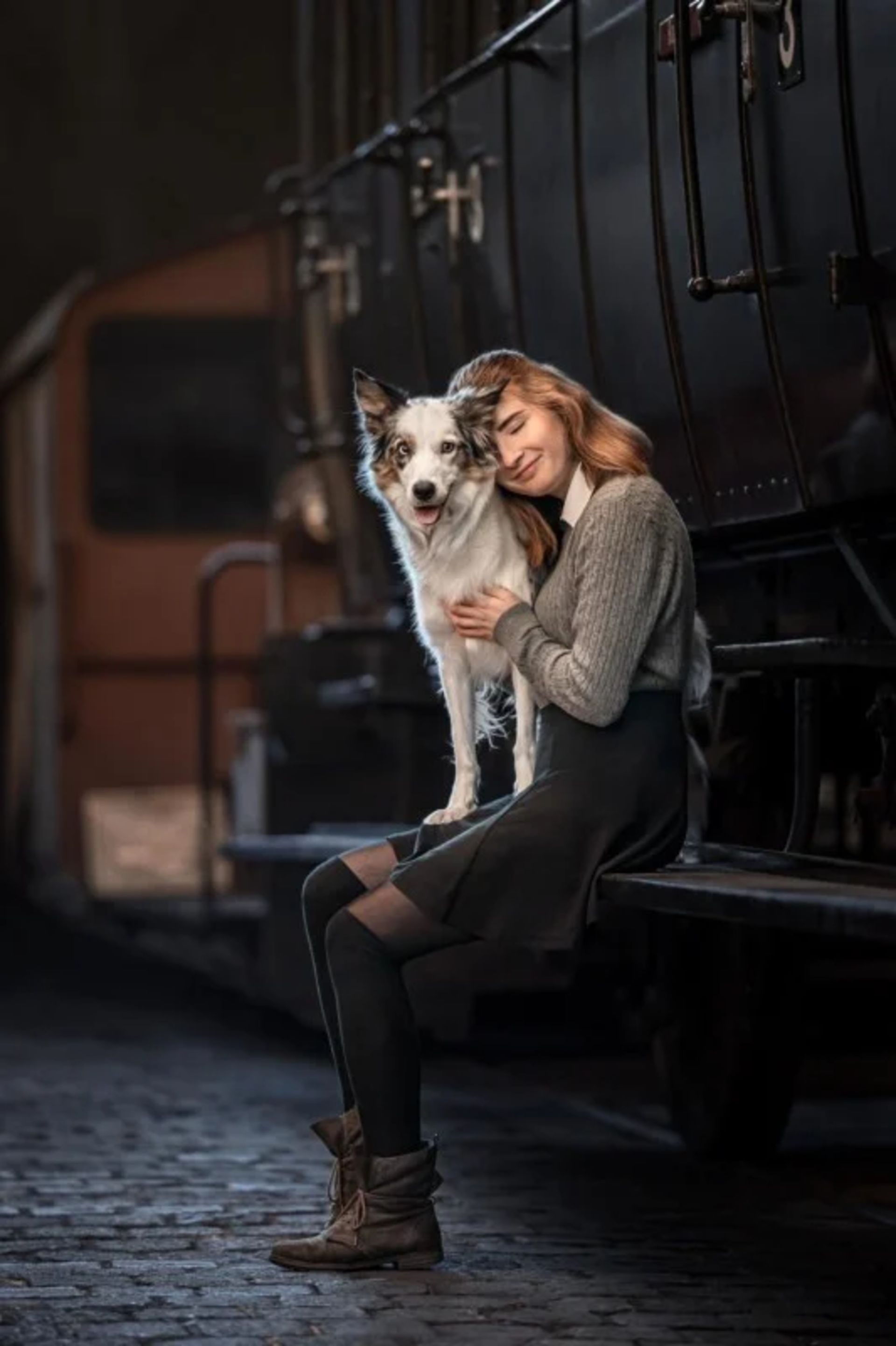 سگ سفسد بغل زن قطار 