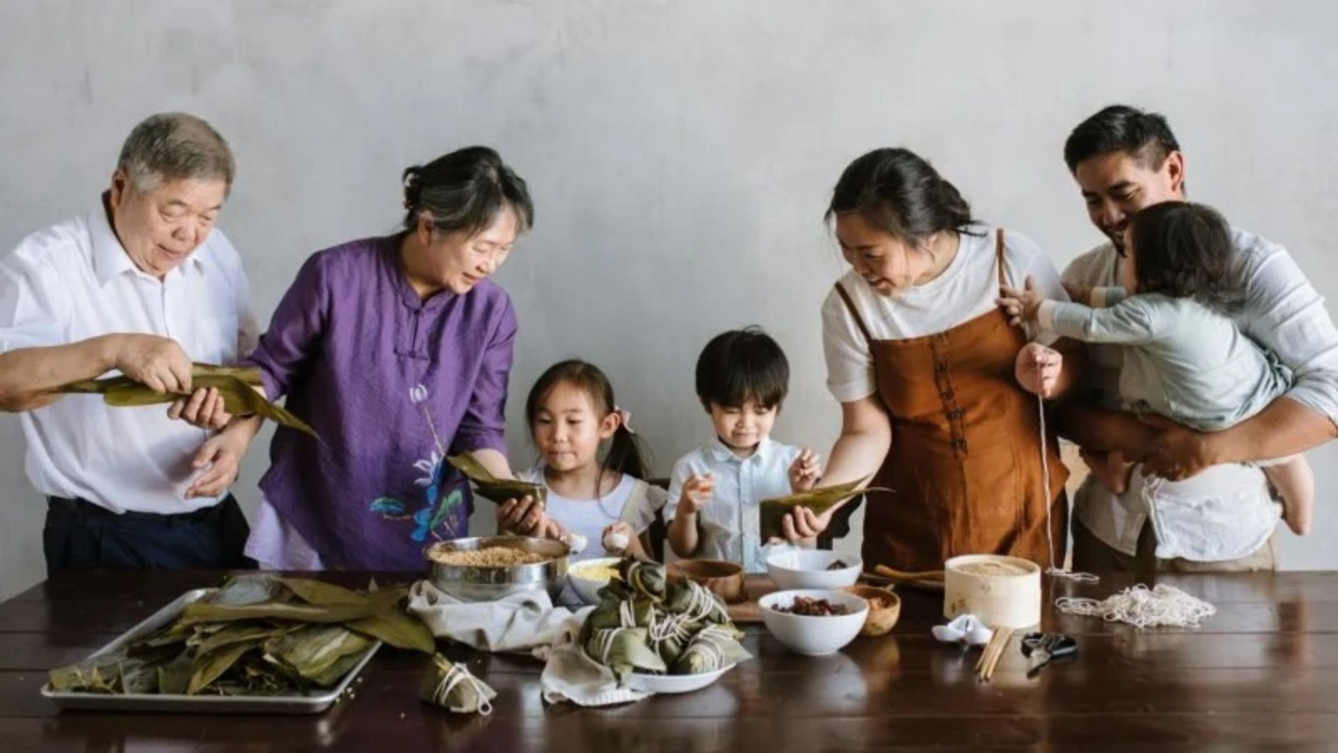 طرز پیچیدن کوفته برنجی به خانواده 