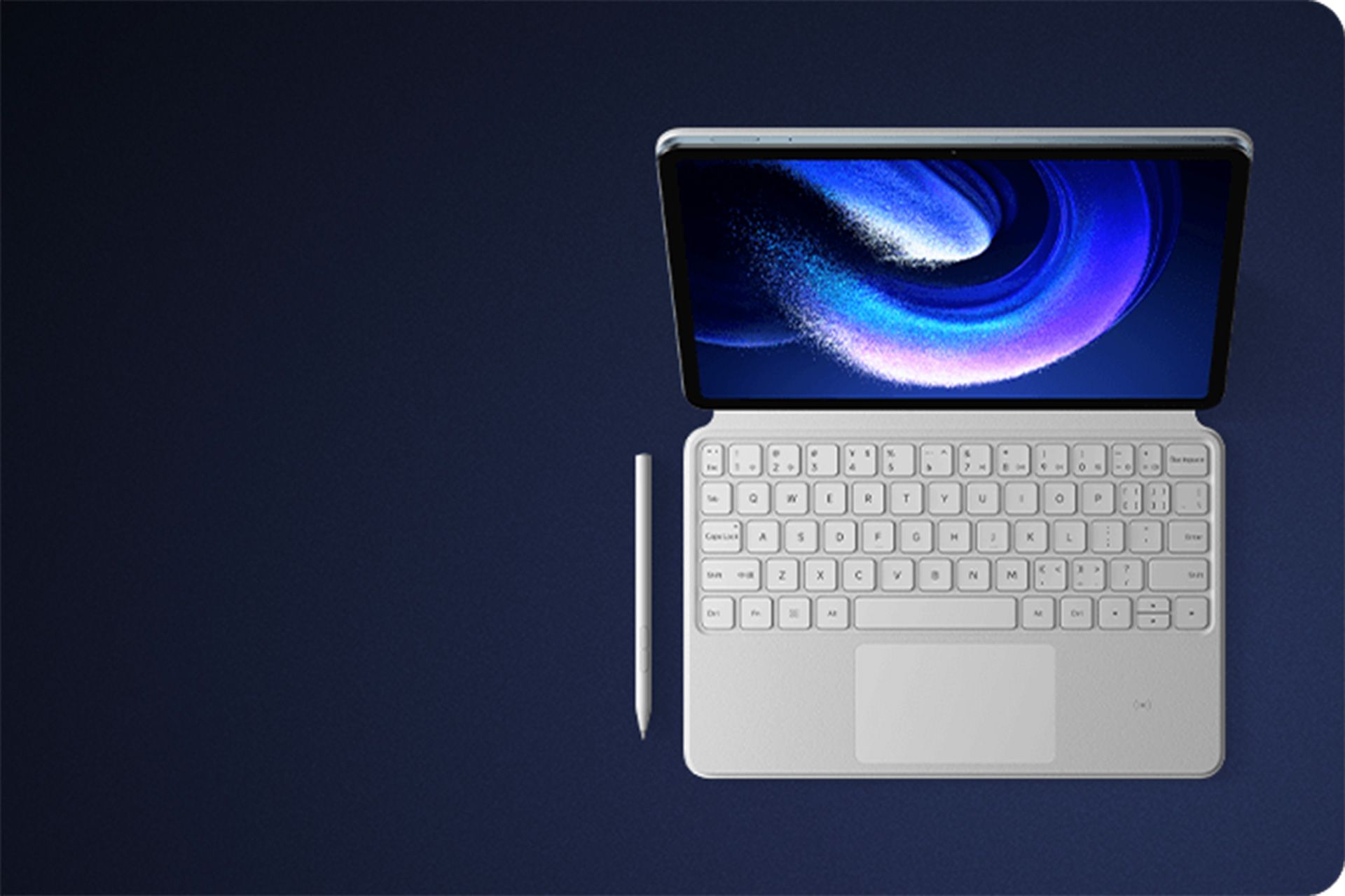 می پد ۶ در کنار کیبورد و قلم هوشمند