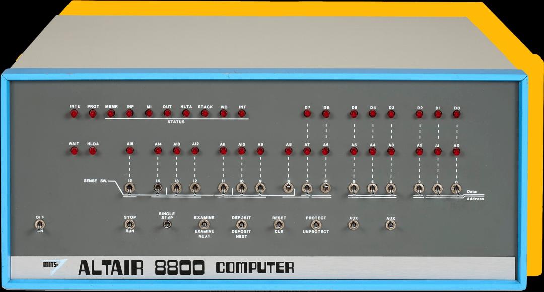 کامپیوتر Altair 8800 از نمای جلو