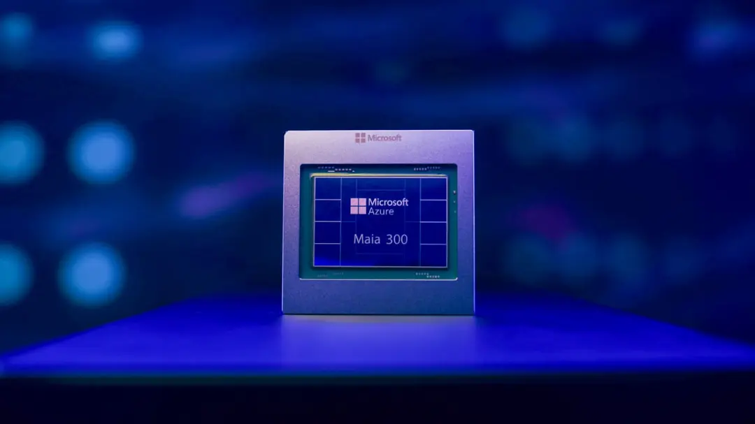ابرترسحه هوش مصنوعی مایکروسافت (Microsoft) مدل Maia 300 روی یک سطح تخت