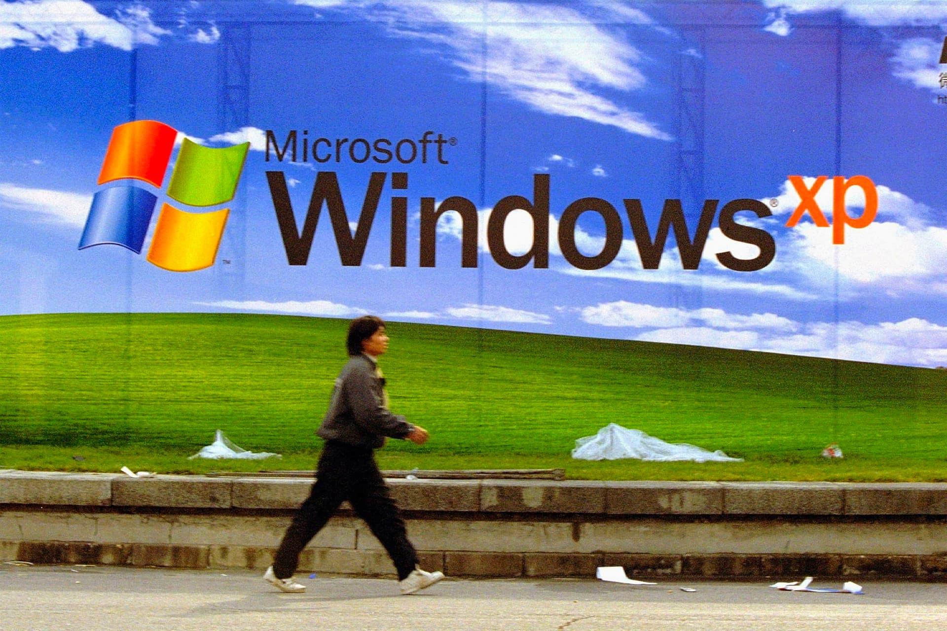 لوگو ویندوز اکس پی / Windows XP روی بیلبورد قدیمی