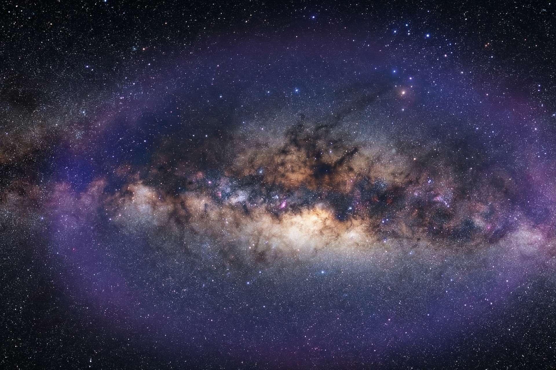 تصویرسازی مرکز کهکشان راه شیری، با درخشش‌های کم‌نور و اثیری پرتوهای گاما که از هاله‌ای به دور هسته درخشان ساطع می‌شوند.