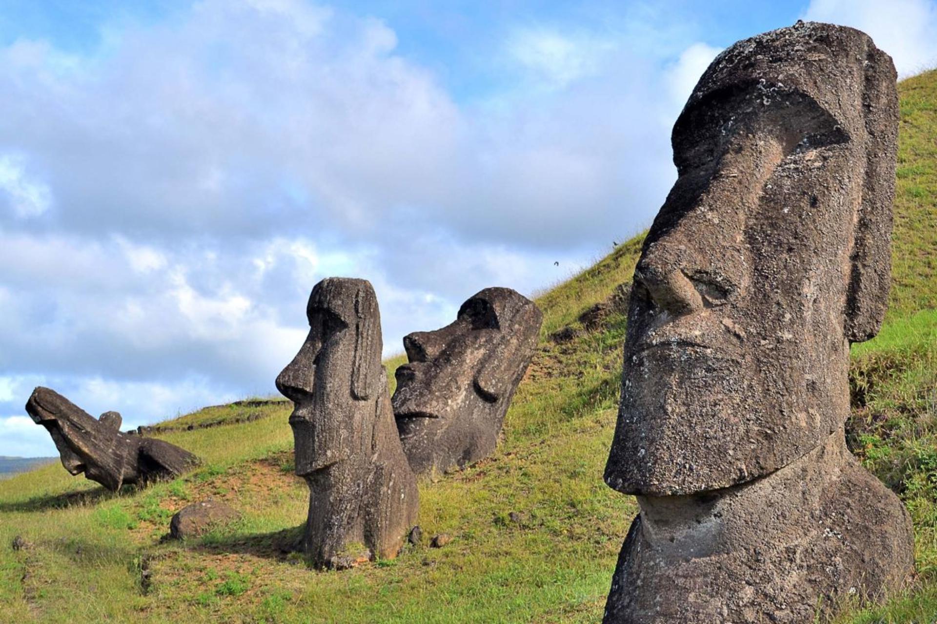 مجسمه‌های موآی در جزیره ایستر