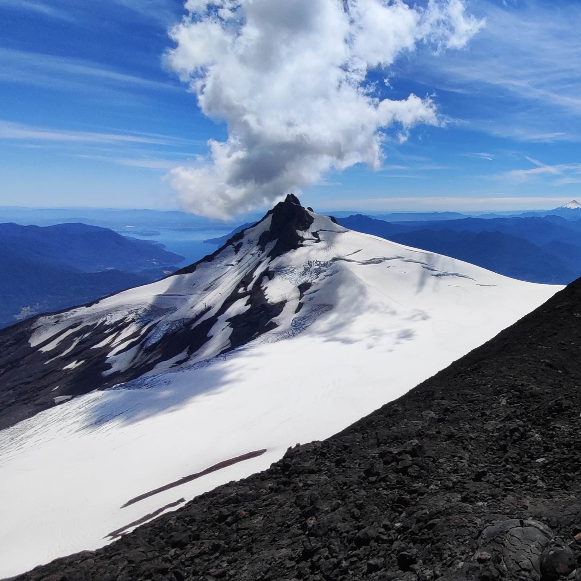 آتشفشان موچو چوشوئنکو در پاتاگونیا شیلی پوشیده از برف