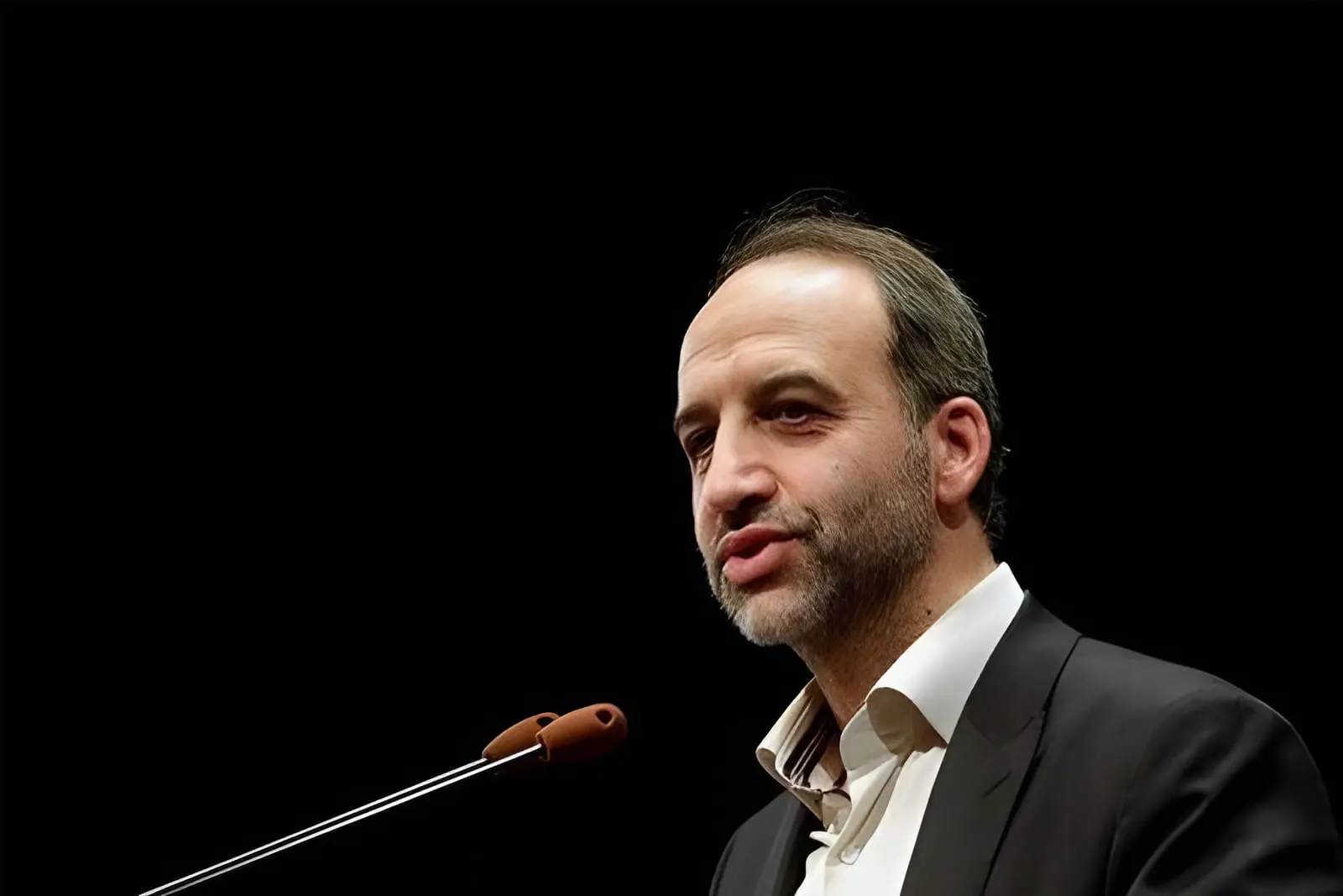 محمد سرافراز (Mohammad Serafraz) در حال سخنرانی