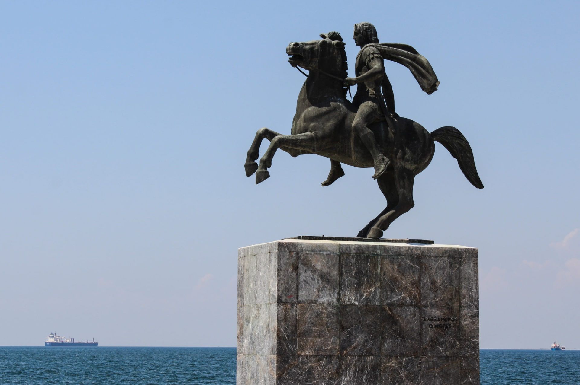 مجسمه اسکندر مقدونی سوار بر اسبش بوسفالوس در سالونیک یونان
