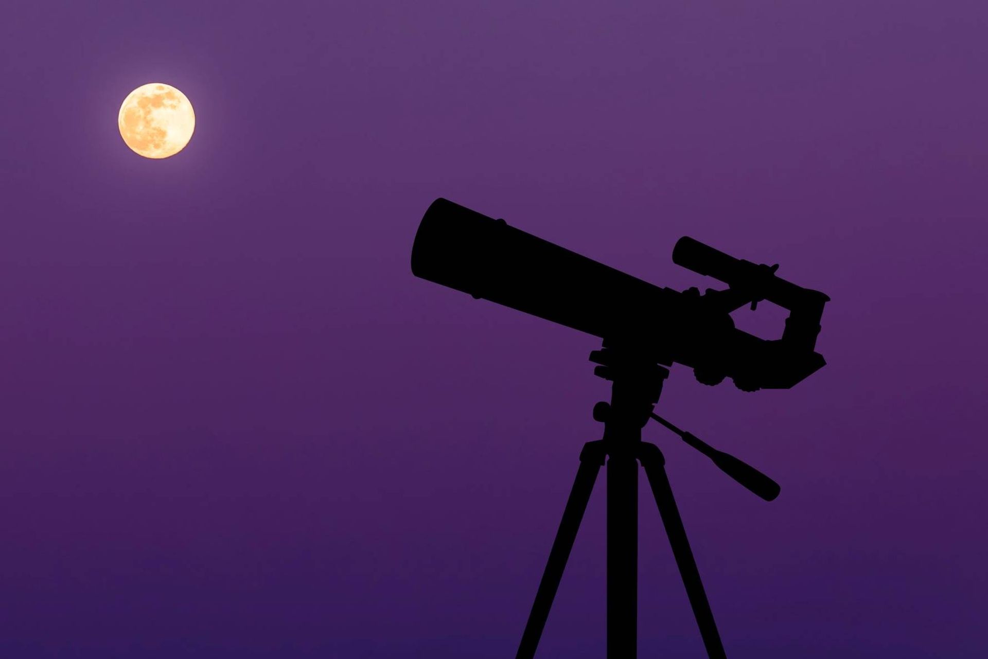 تلسکوپ و ماه