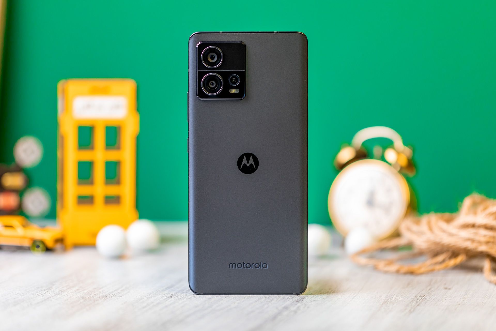 طراحی قسمت پشت موتورولا اج ۳۰ فیوژن