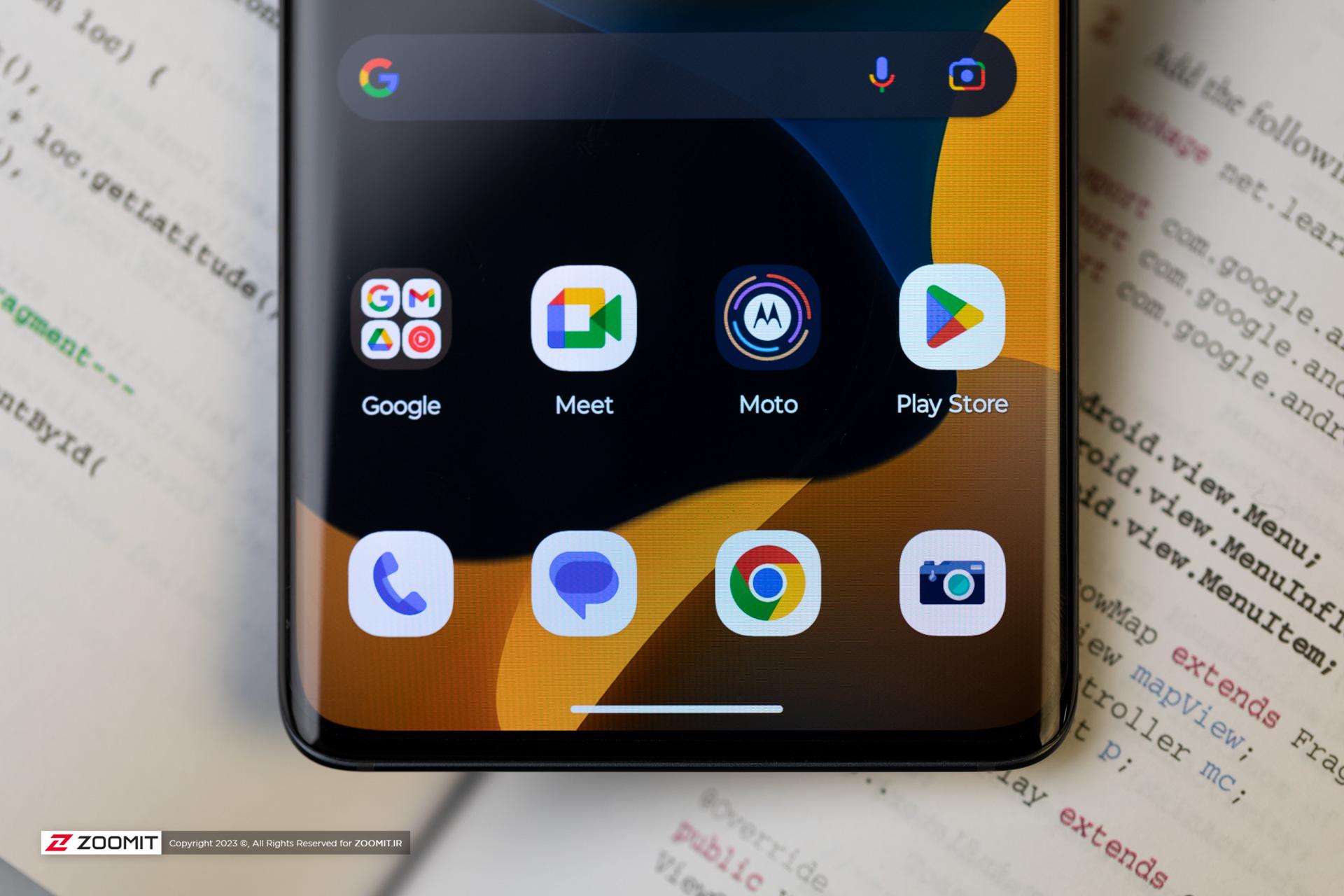 حاشیه‌های نمایشگر موتورولا اج ۳۰ فیوژن