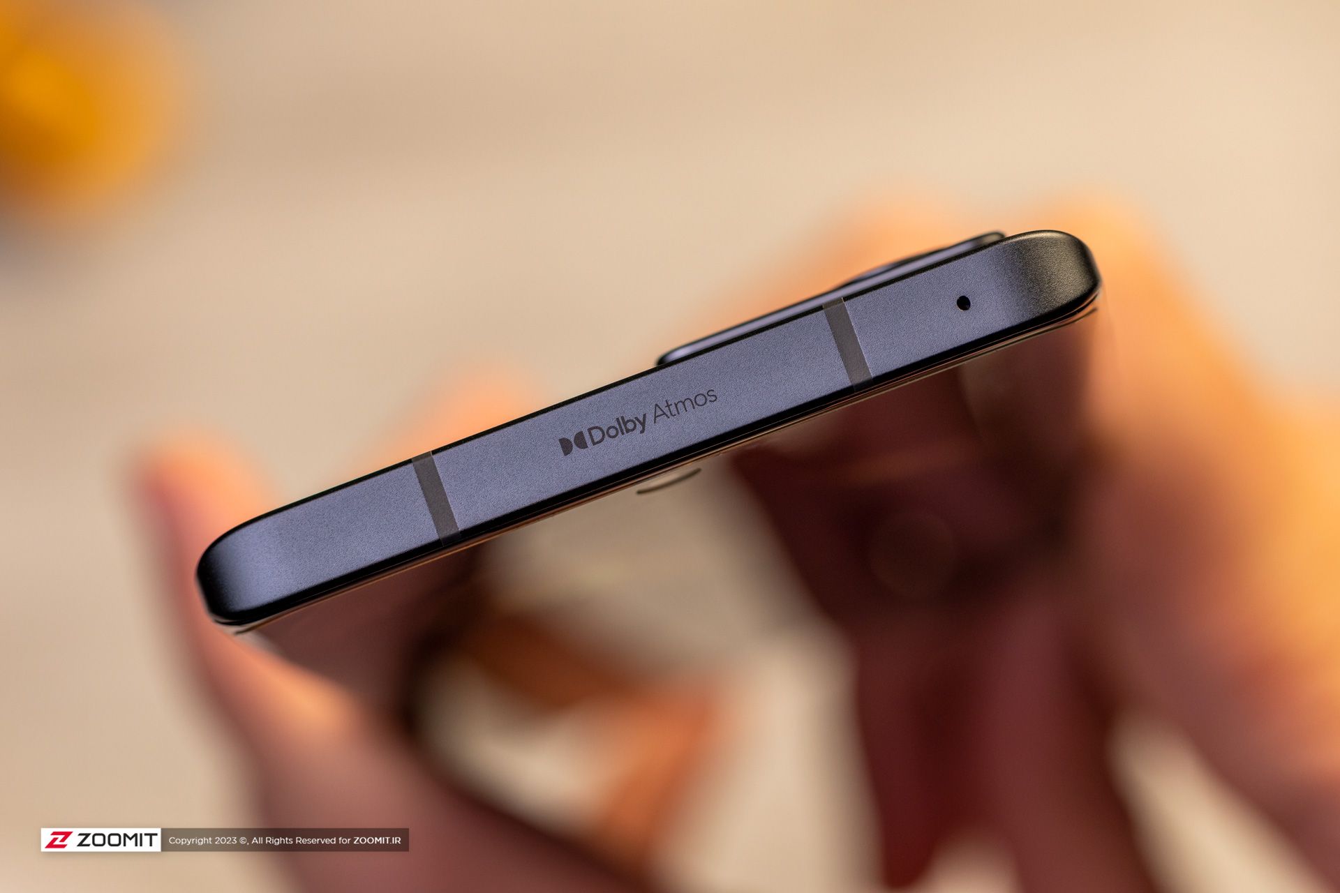 لوگوی Dolby Atmos در فریم بالای موتورولا اج ۳۰ فیوژن