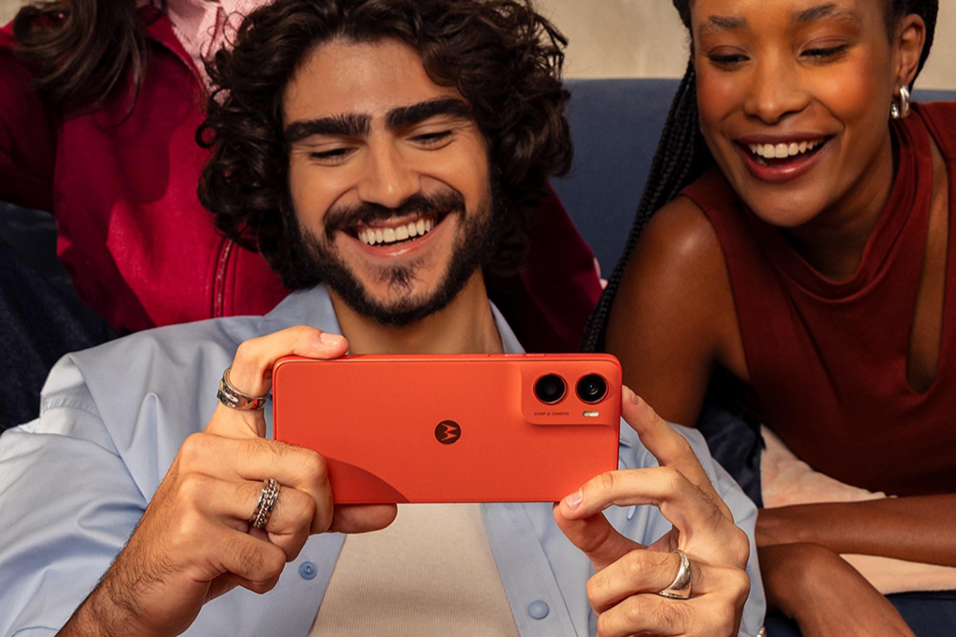 موتورولا Moto G06 پاور در رنگ نارنجی